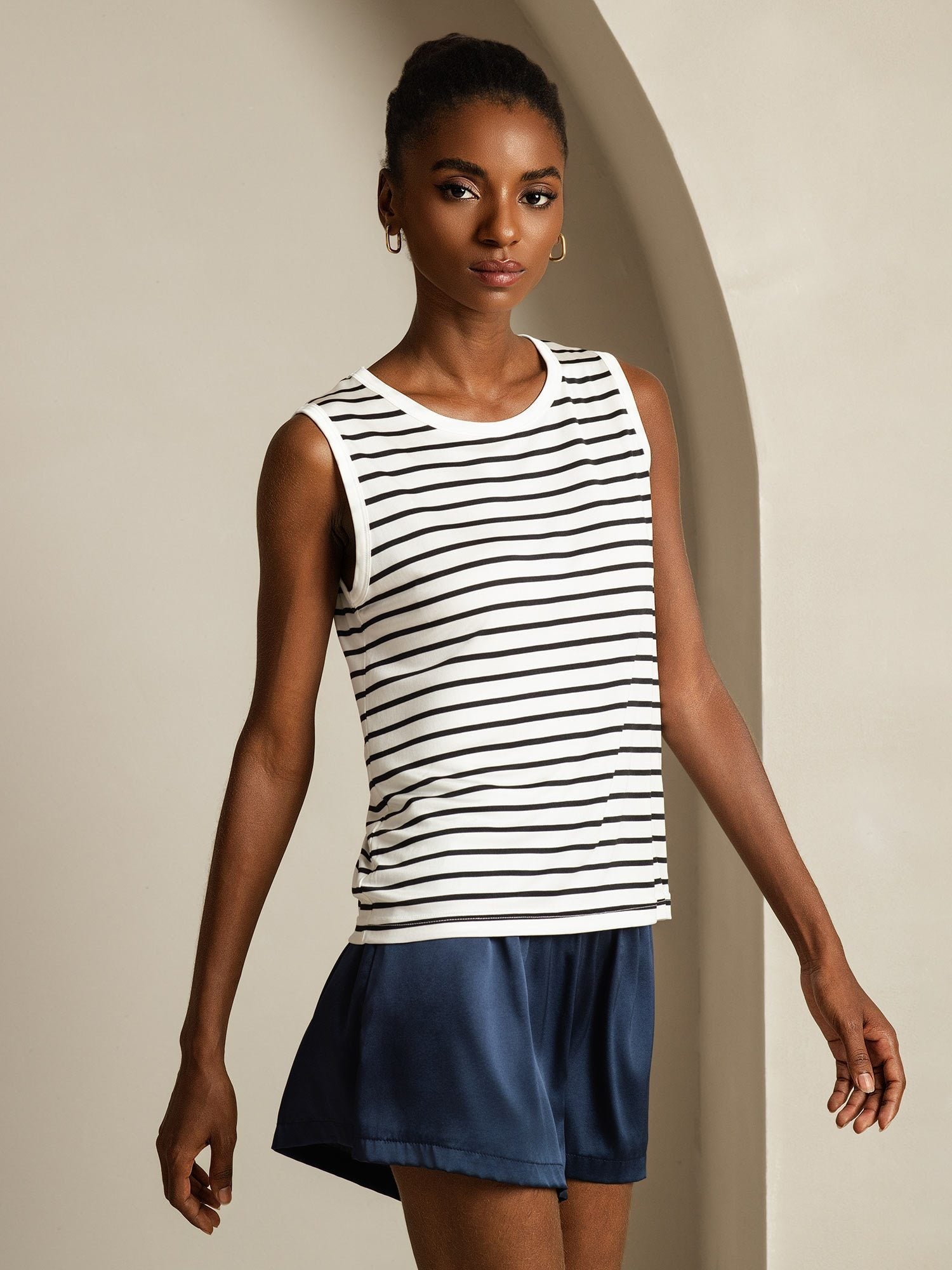 [شريط أبيض] SilkSilky-SA Pure Silk بدون أكمام رقبة مستديرة كامي 003