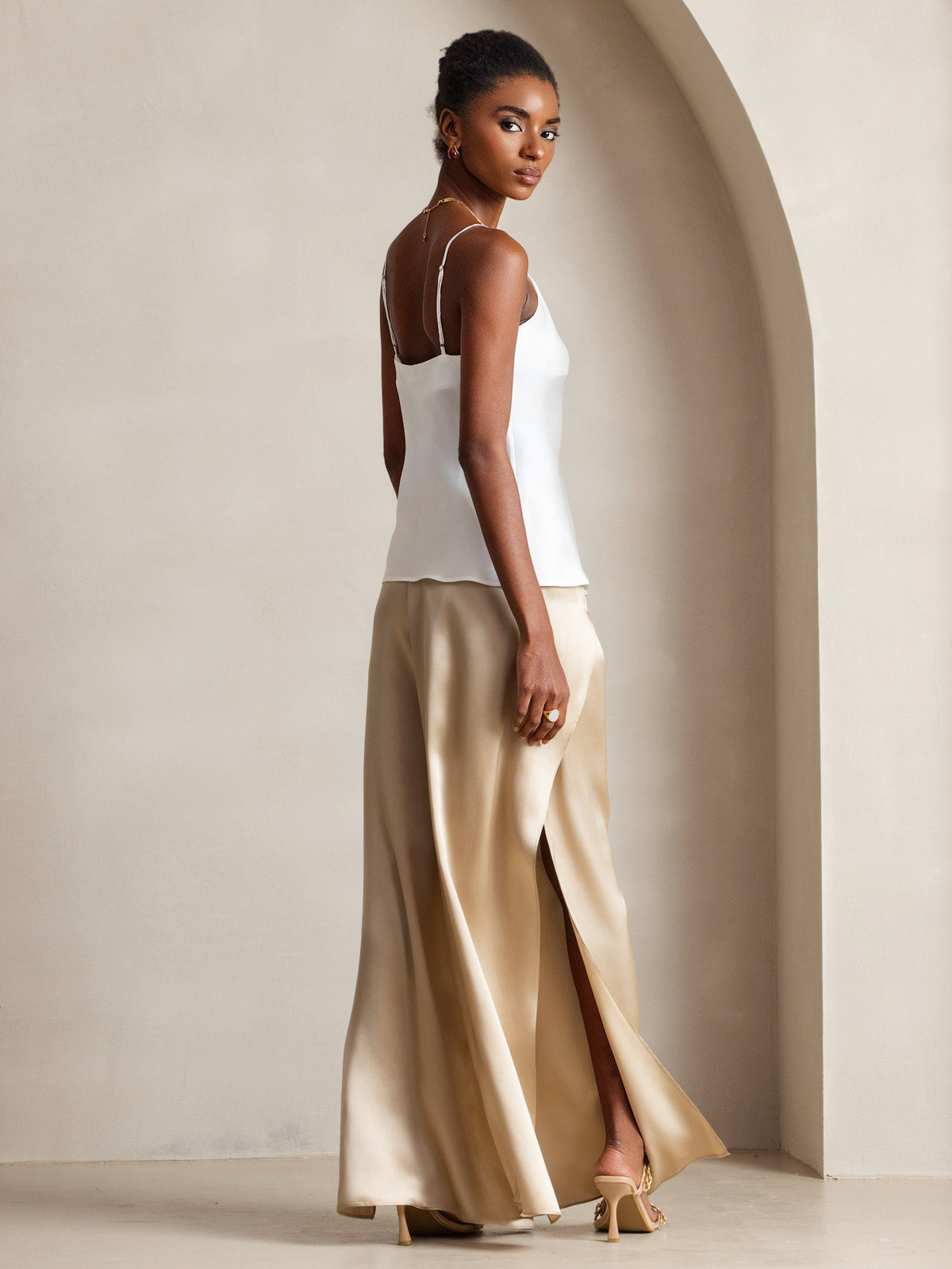 [أبيض] SilkSilky-SA الحرير الخالص رقبة على شكل حرف V كامي 004,