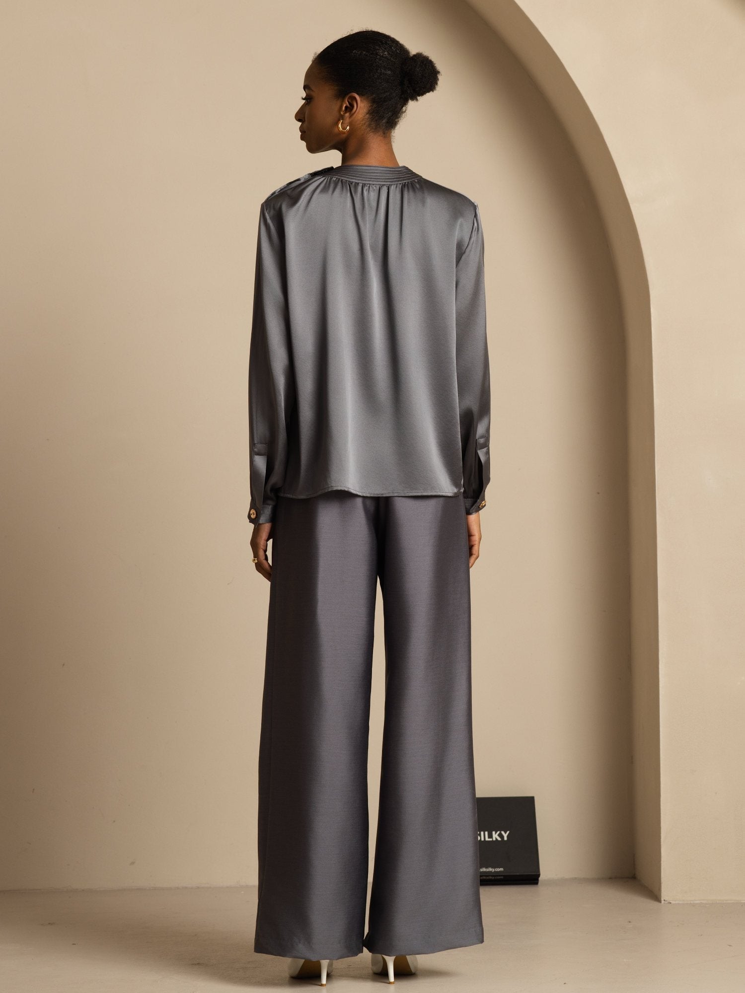 [الرماديالداكن] SilkSilky-SA 19Momme الحرير الأكمام الطويلة رقبة مستديرة بلوزة 002
