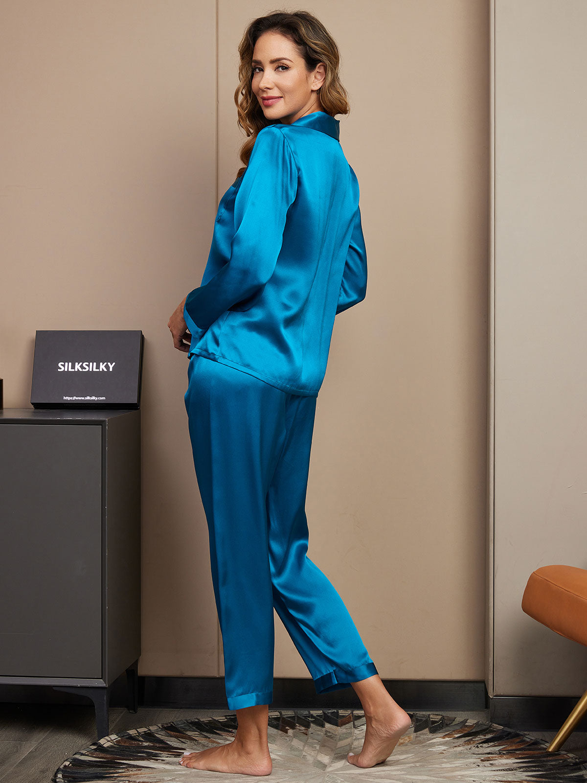 [المياه الخضراء] SilkSilky-SA الحرير الخالص Womens Pajamas 002