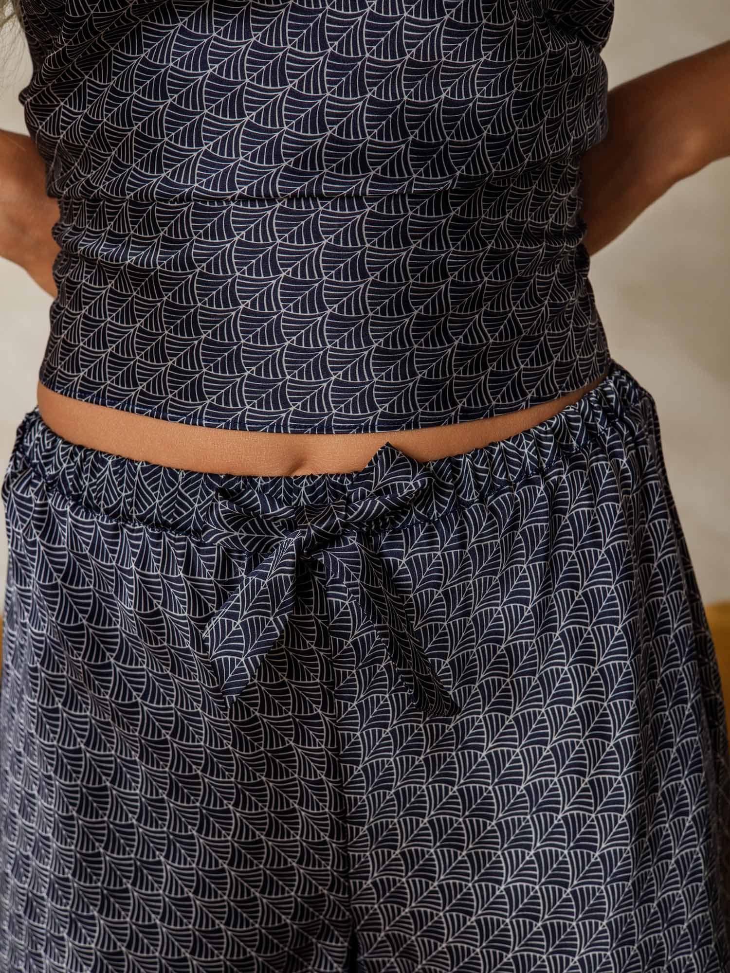 [جنكو كحلي] SilkSilky-SA الحرير الخالص رقبة على شكل حرف V مجموعة قميص قصير 006