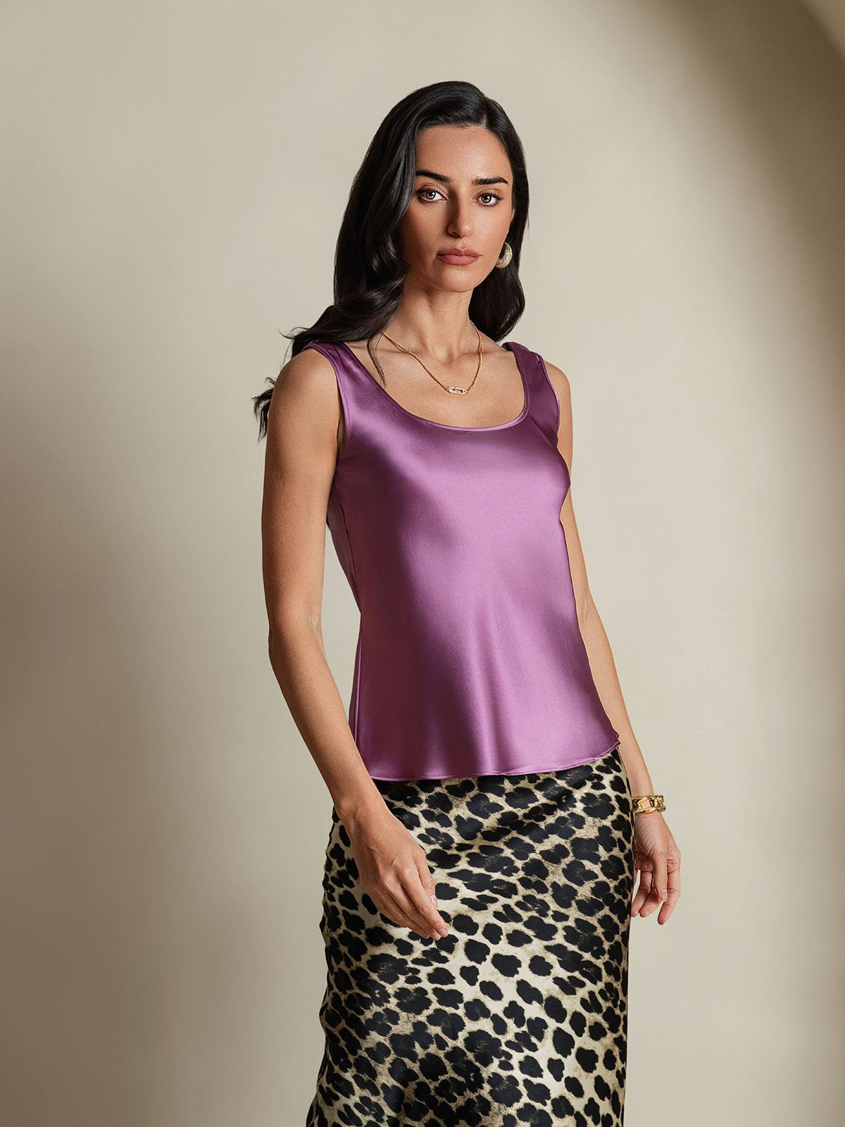 [الأرجواني الداكن] SilkSilky-SA 19Momme الحرير رقبة على شكل حرف U كامي 005,