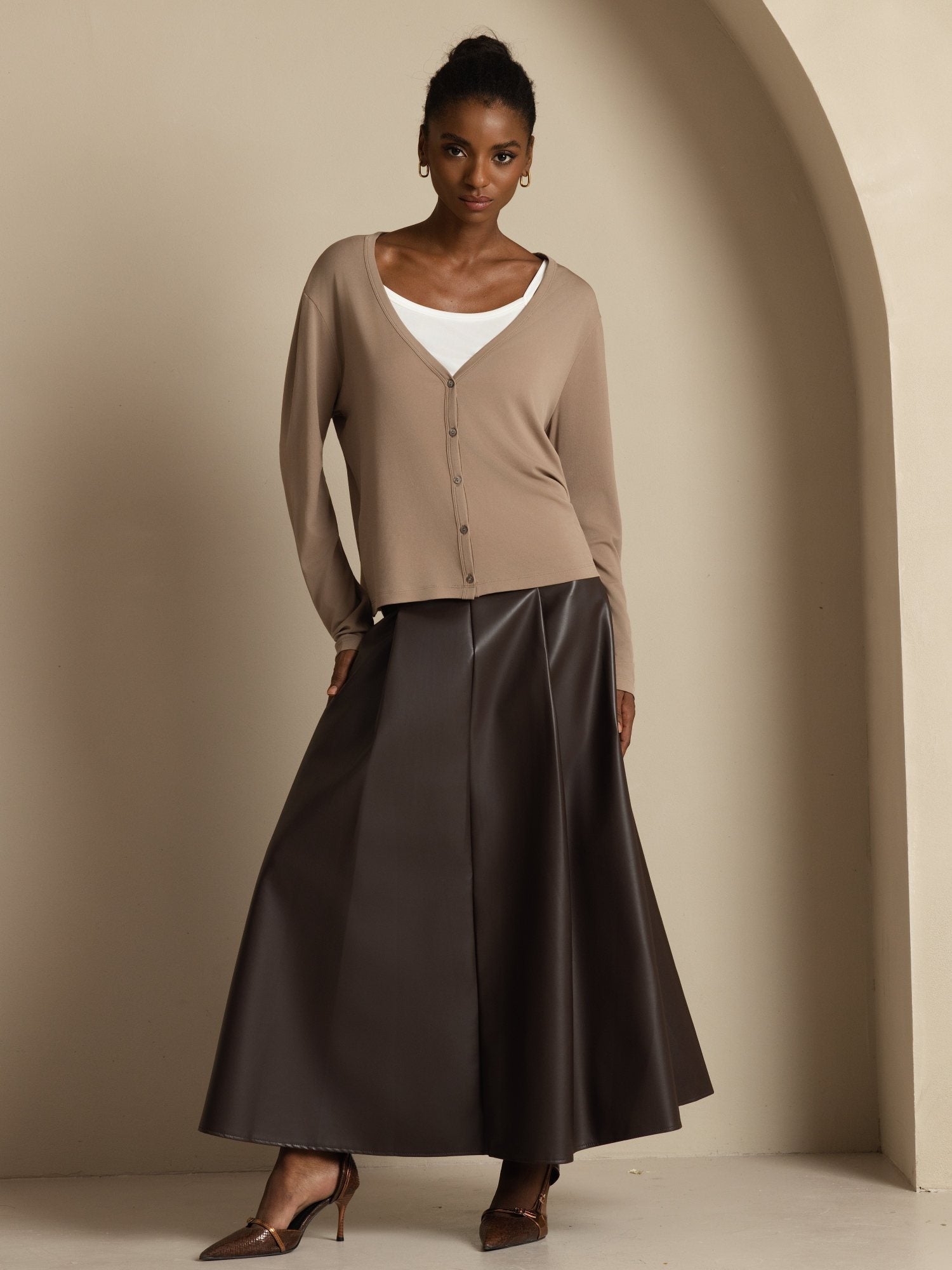 [تان(بنيفاتح)] SilkSilky-SA 19Momme الأكمام الطويلة رقبة على شكل حرف V كارديجان نسائي 006