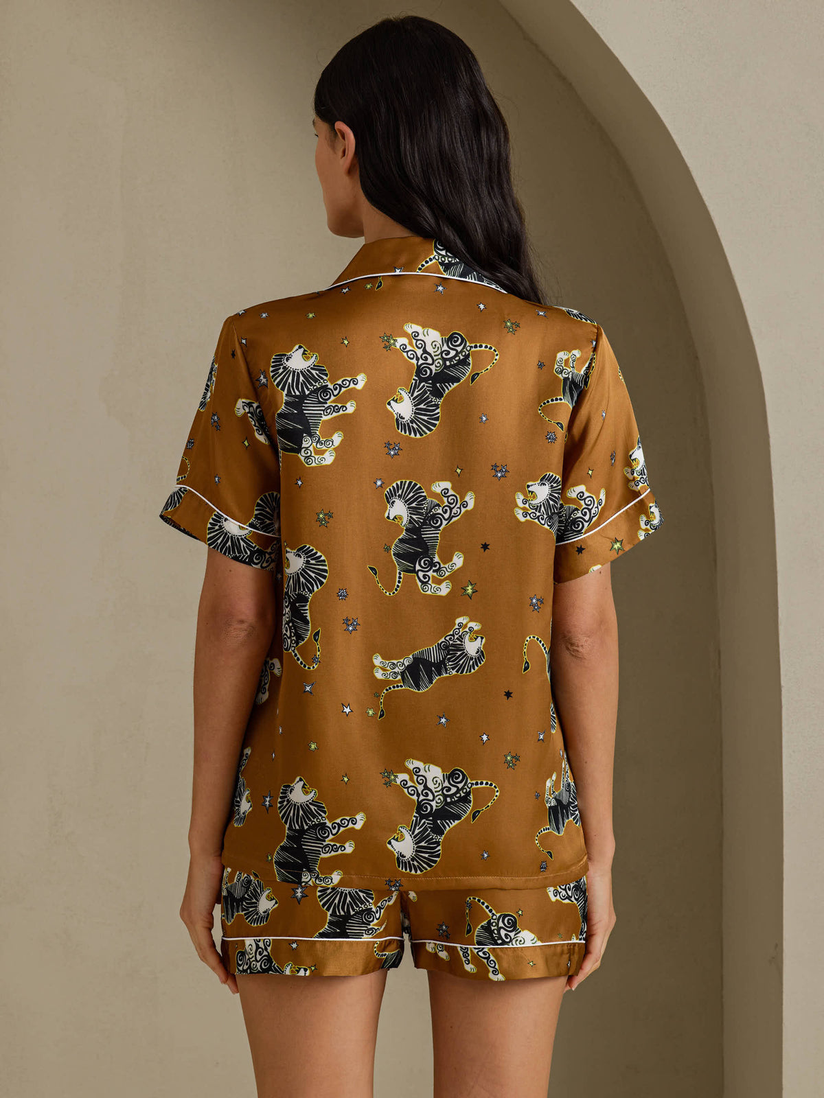 [أسد بني] SilkSilky-SA Short Sleeve Notch Collar طقم بيجامة نسائي 002