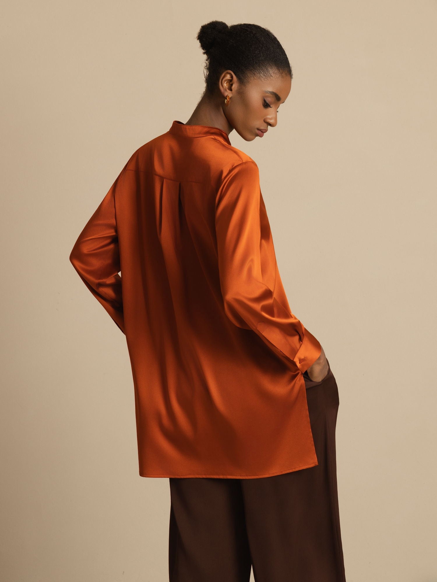 [الكراميل] SilkSilky-SA 19Momme الحرير الأكمام الطويلة ياقة القاع بلوزة 002