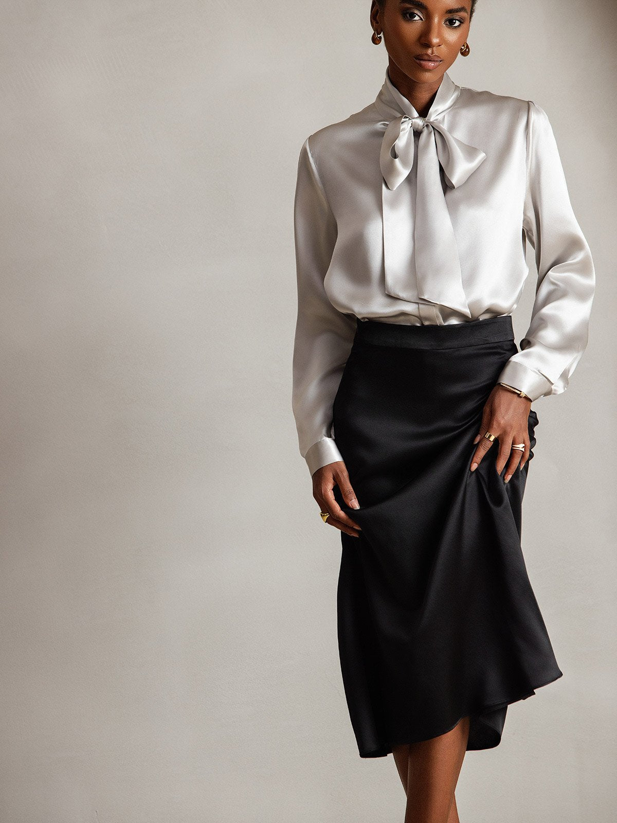 [رمادي فاتح] SilkSilky-SA 19Momme الحرير الأكمام الطويلة Blouse 001