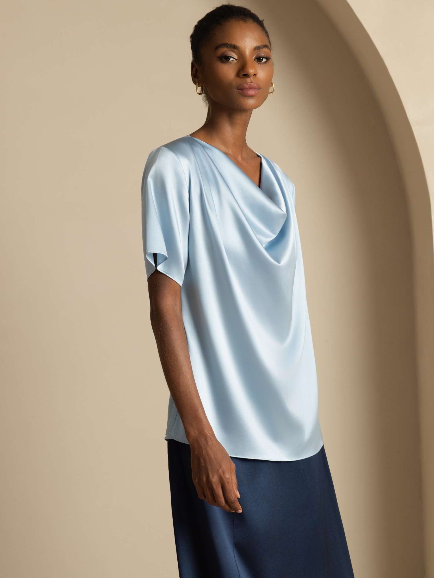 [أزرق رمادي] SilkSilky-SA 19Momme الحرير الأكمام القصيرة فتحة عنق بثنيات ملفوفة بلوزة 006