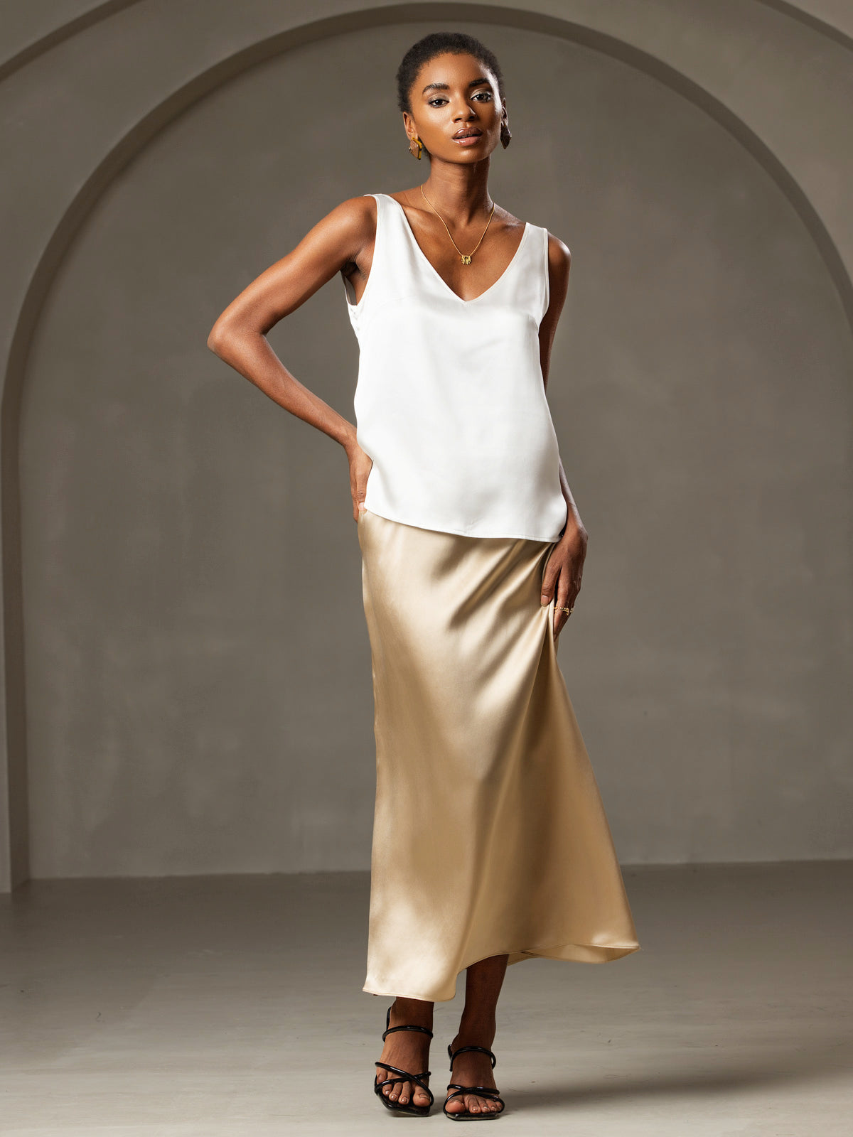[أبيض] SilkSilky-SA Sleeveless V Neck كامي 002