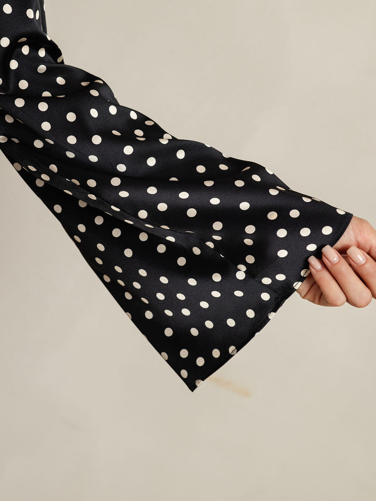 [منقط] SilkSilky-SA 19Momme الحرير رقبة مستديرة تي شيرت نسائية 006,