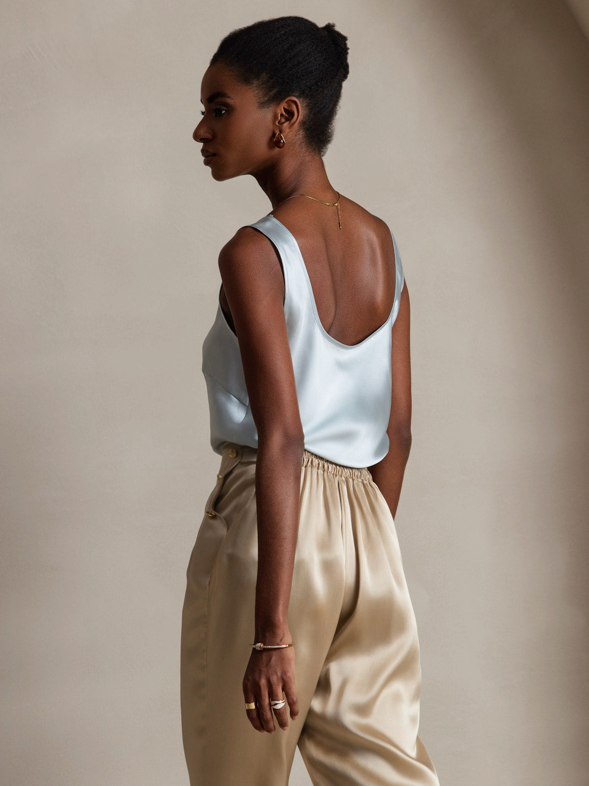 [أزرق فاتح] SilkSilky-SA 19Momme الحرير رقبة على شكل حرف U كامي 004,