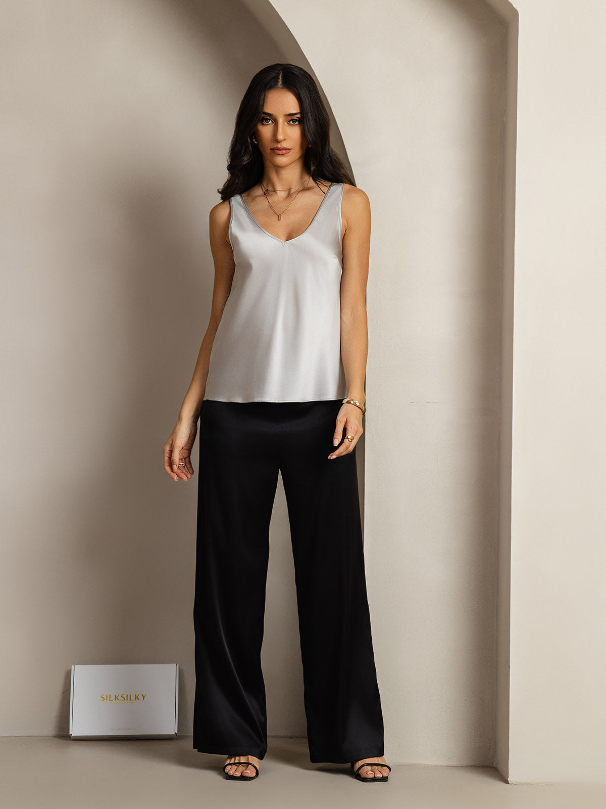 [فضة] SilkSilky-SA 19Momme الحرير رقبة على شكل حرف V كامي 004,