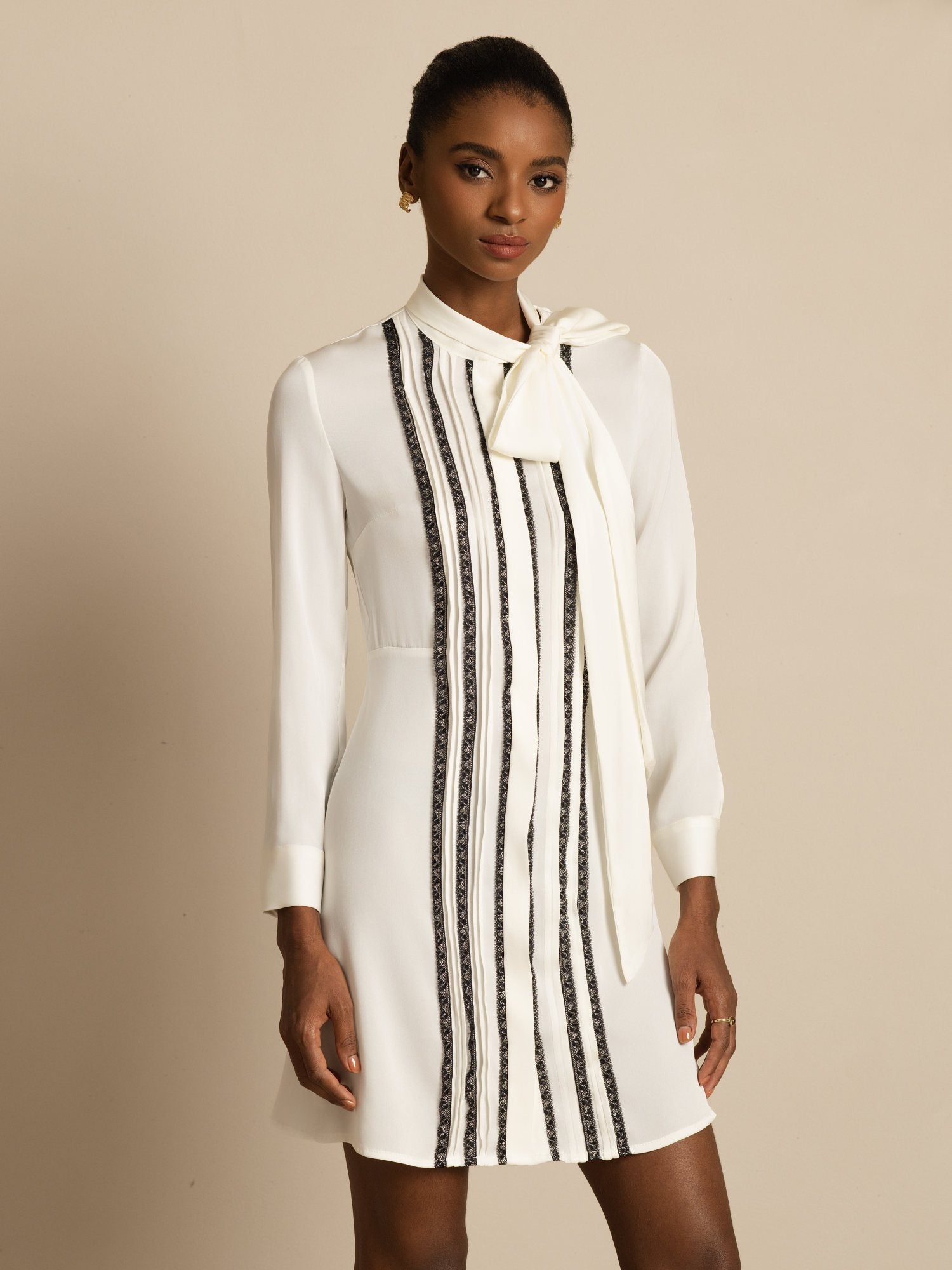 [أبيض] SilkSilky-SA 19Momme الحرير الأكمام الطويلة ياقة قابلة للربط فساتين نسائية 001