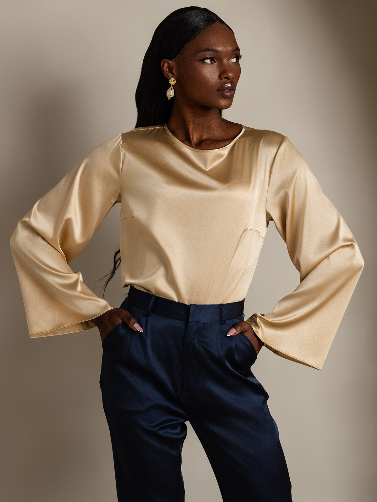 [شامبانيا] SilkSilky-SA 19Momme الحرير الأكمام الطويلة رقبة مستديرة بلوزة 004