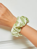 SilkSilky-SA-19Momme-الحرير-الخالص-Scrunchie-اخضر-فاتح-001