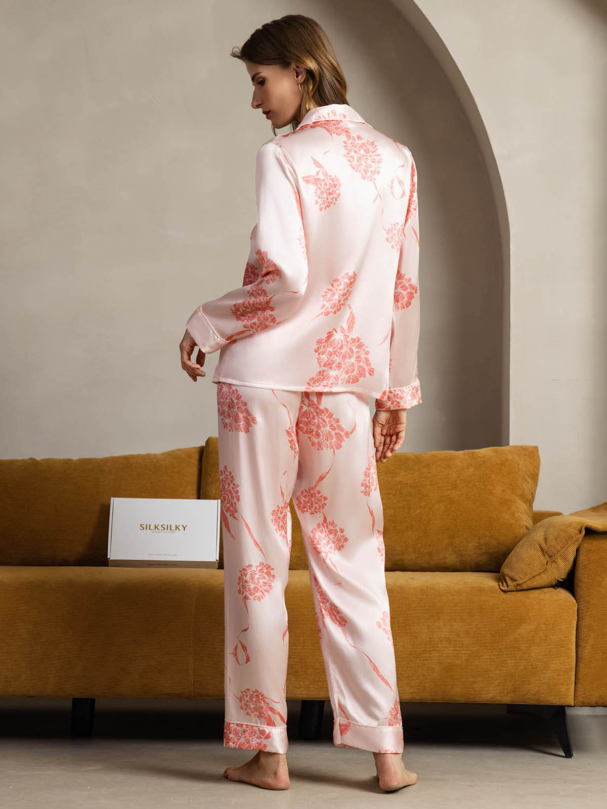 [زهور مرجانية] SilkSilky-SA الحرير الخالص Womens Pajamas 002