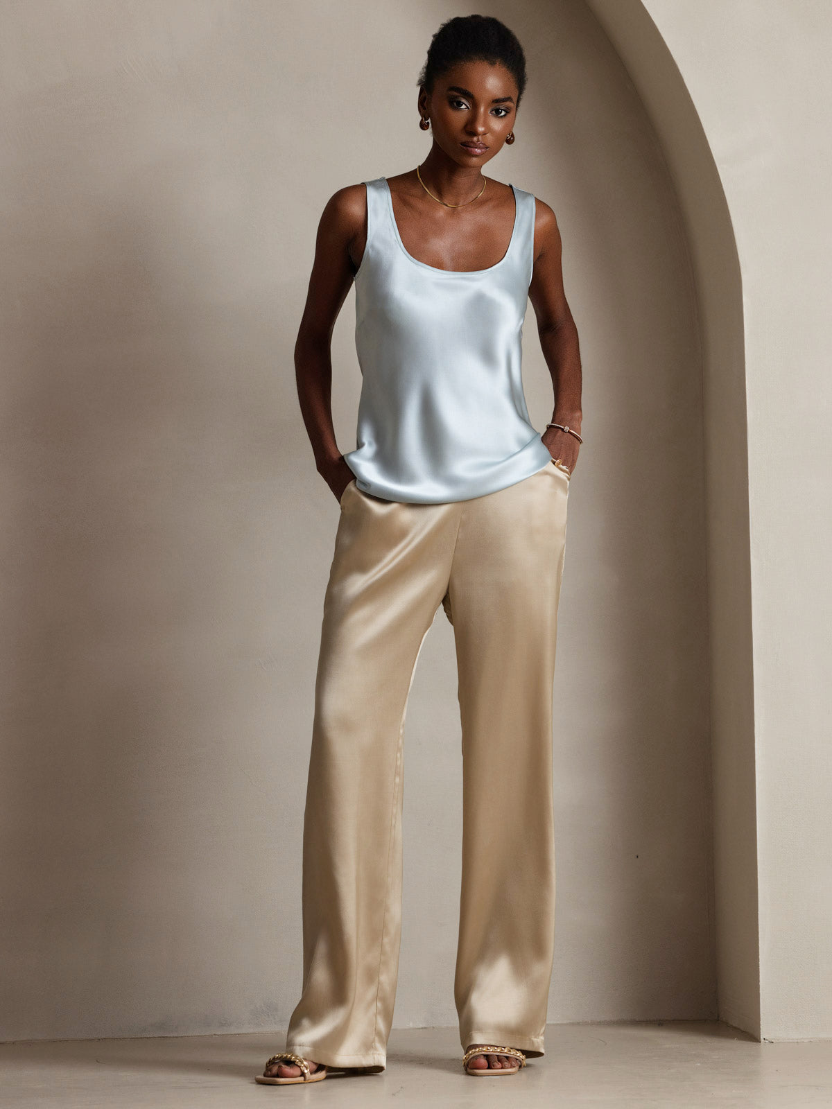 [أزرق فاتح] SilkSilky-SA 19Momme الحرير رقبة على شكل حرف U كامي 007,