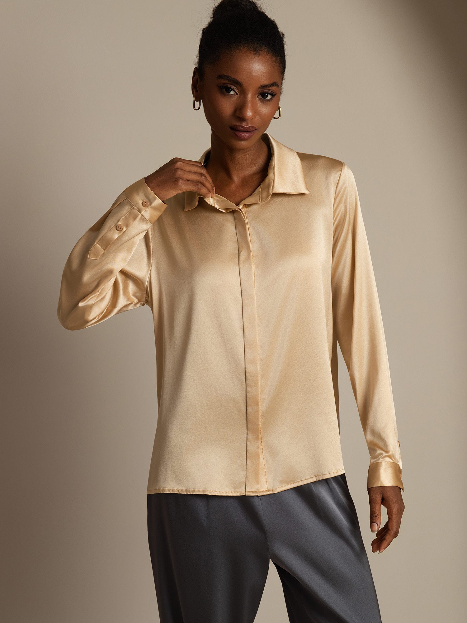 [شامبانيا] SilkSilky-SA 19Momme الحرير الأكمام الطويلة Lapel Collar بلايز نسائية 004