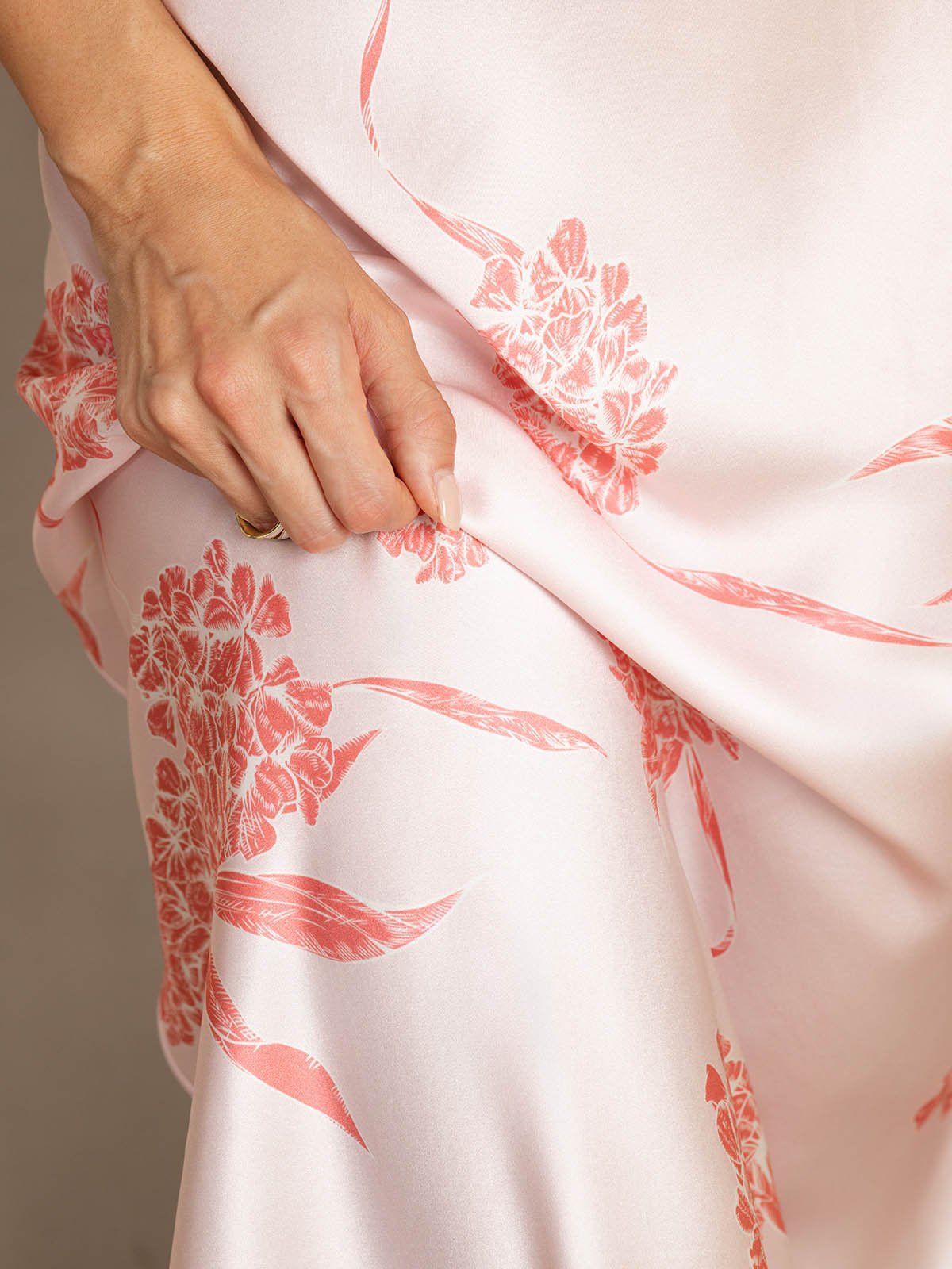 [زهور مرجانية] SilkSilky-SA 19Momme الحرير رقبة على شكل حرف V فساتين نسائية 007