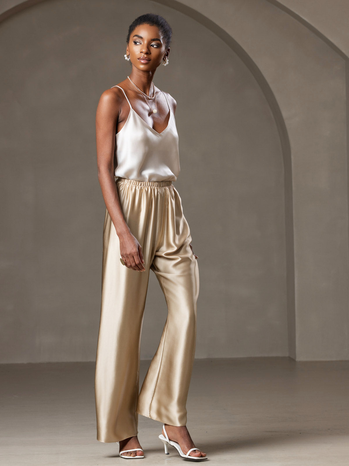 [اللون البيج] SilkSilky-SA الحرير الخالص رقبة على شكل حرف V كامي 006,