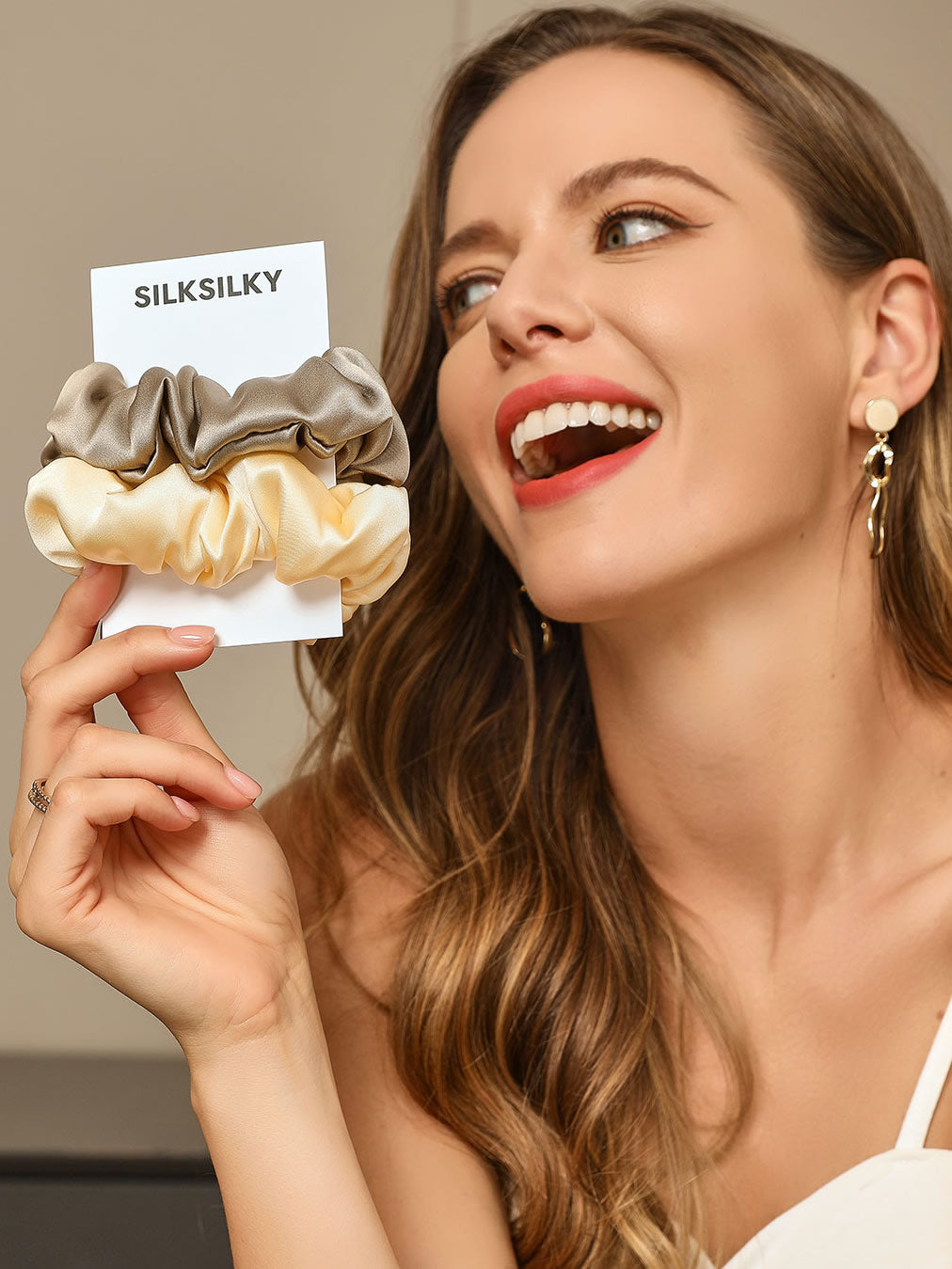 [اللون البيج+شامبانيا] SilkSilky-SA 19Momme Scrunchie 005