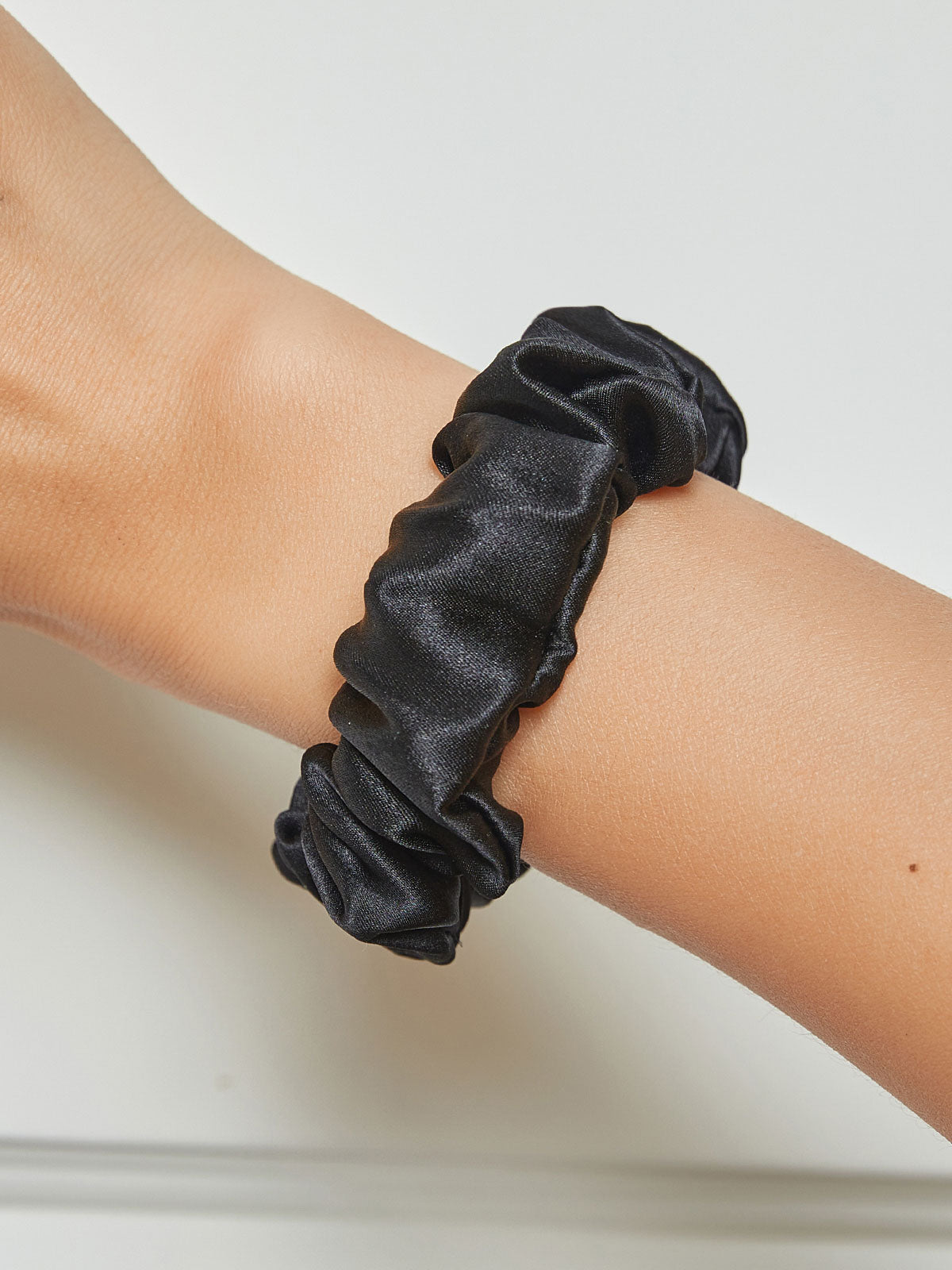 [أسود] SilkSilky-SA 19Momme الحرير الخالص Scrunchie 001
