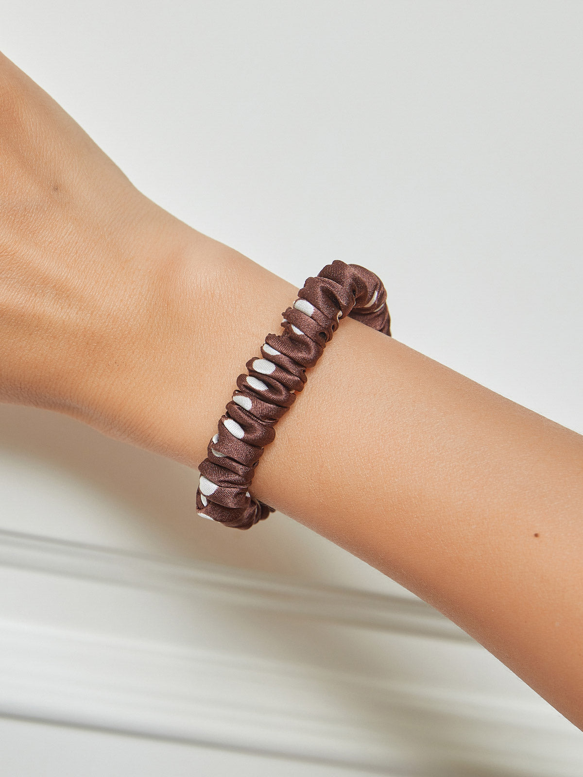 [قهوة] SilkSilky-SA Scrunchie 001