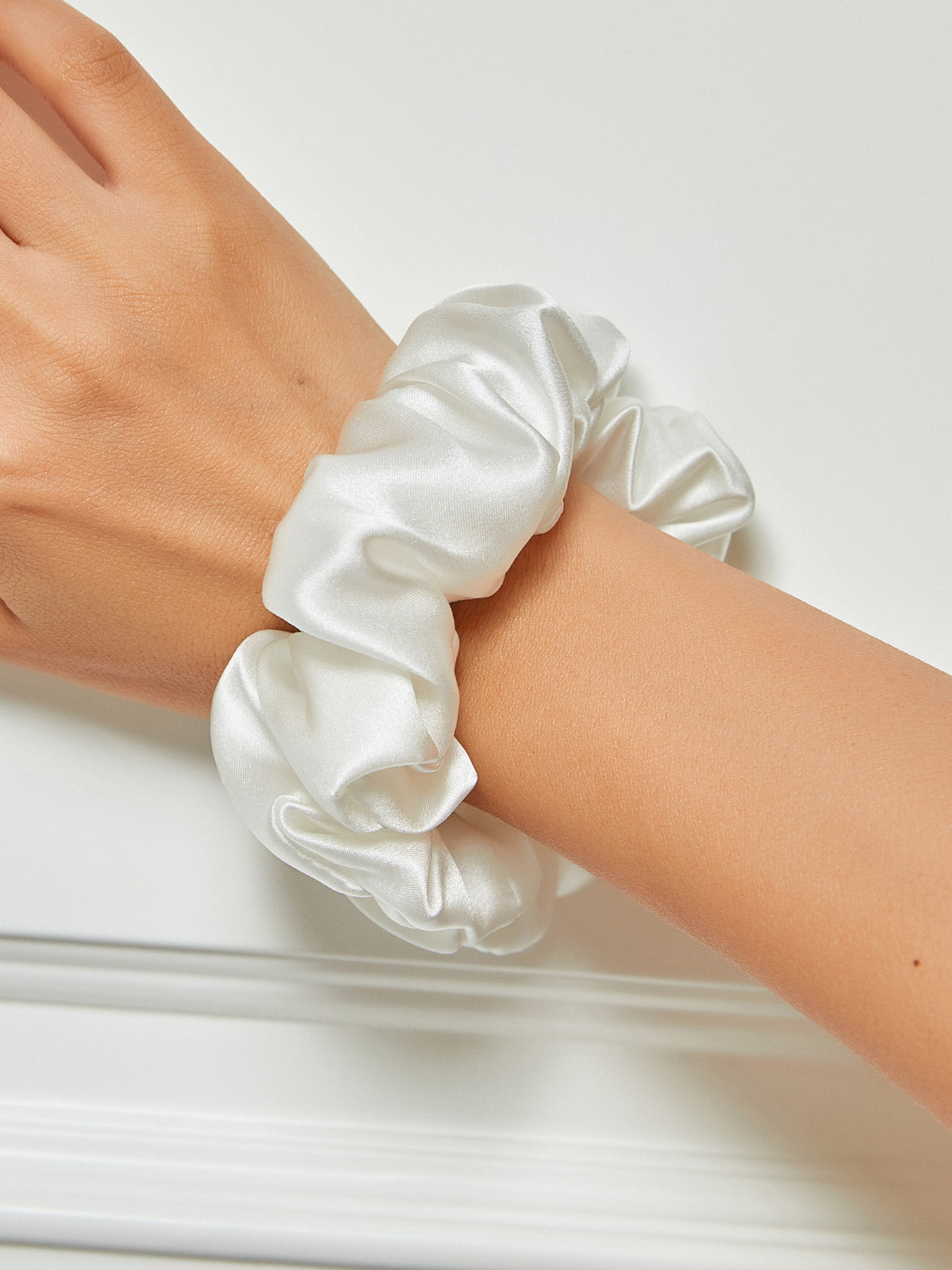 [أبيض] SilkSilky-SA 19Momme الحرير الخالص Scrunchie 001