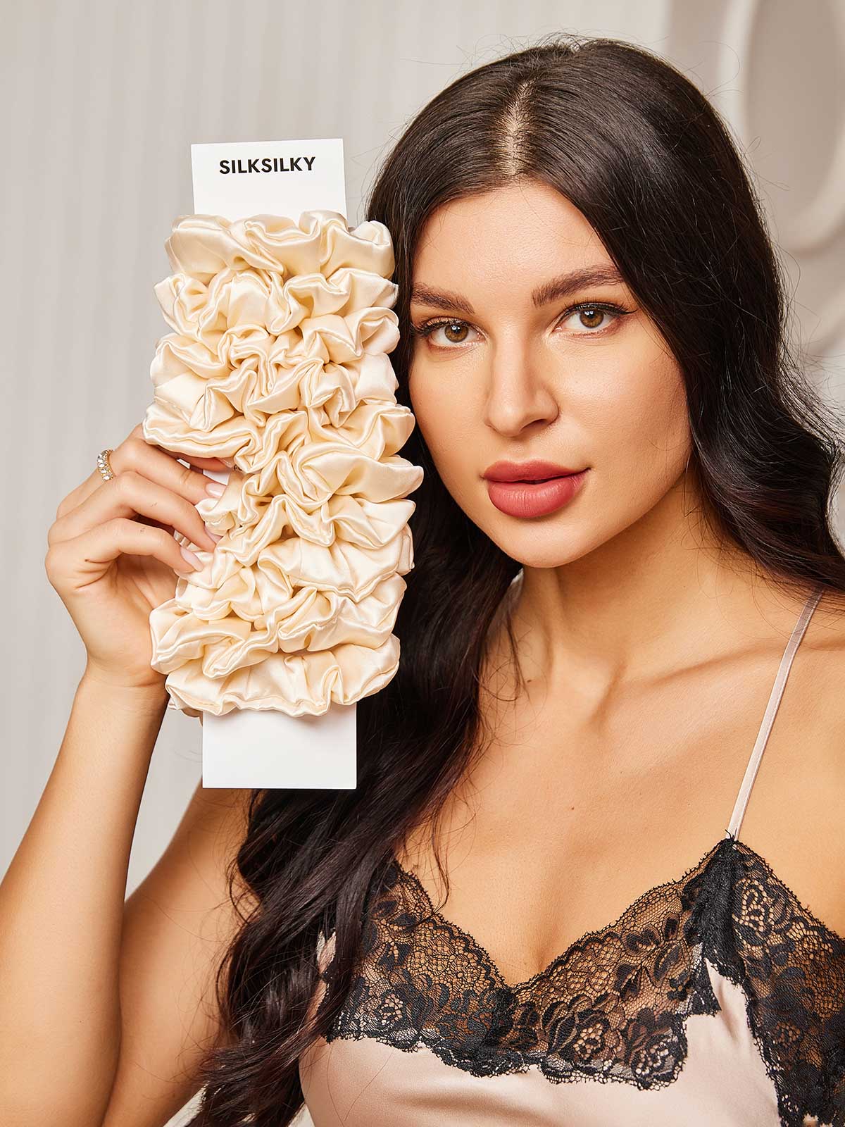 [البيج الفاتح] SilkSilky-SA 19Momme الحرير الخالص Scrunchie 001