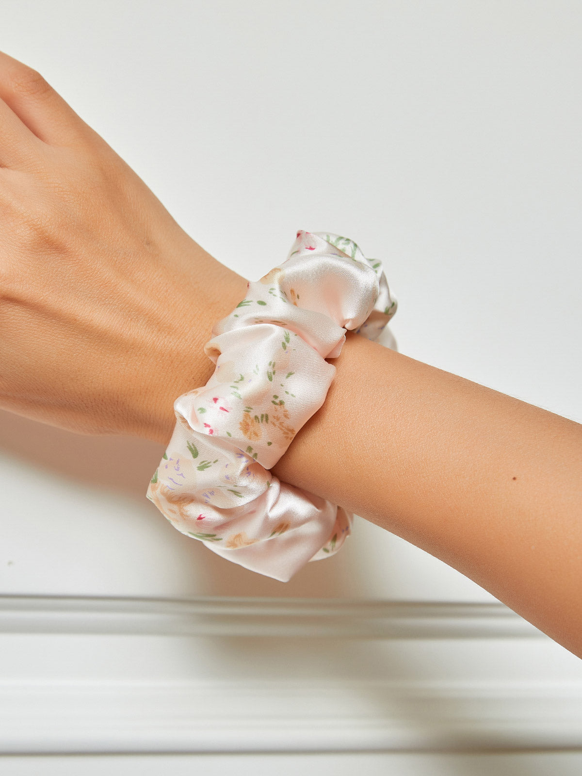 [وردي فاتح] SilkSilky-SA 19Momme Scrunchie 001