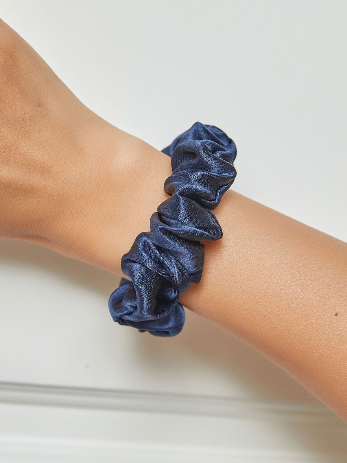 SilkSilky-SA-19Momme-الحرير-الخالص-Scrunchie-أزرق-005