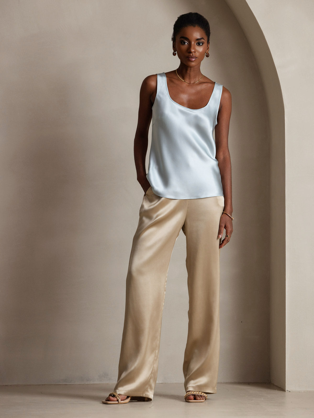 [أزرق فاتح] SilkSilky-SA 19Momme الحرير رقبة على شكل حرف U كامي 006,