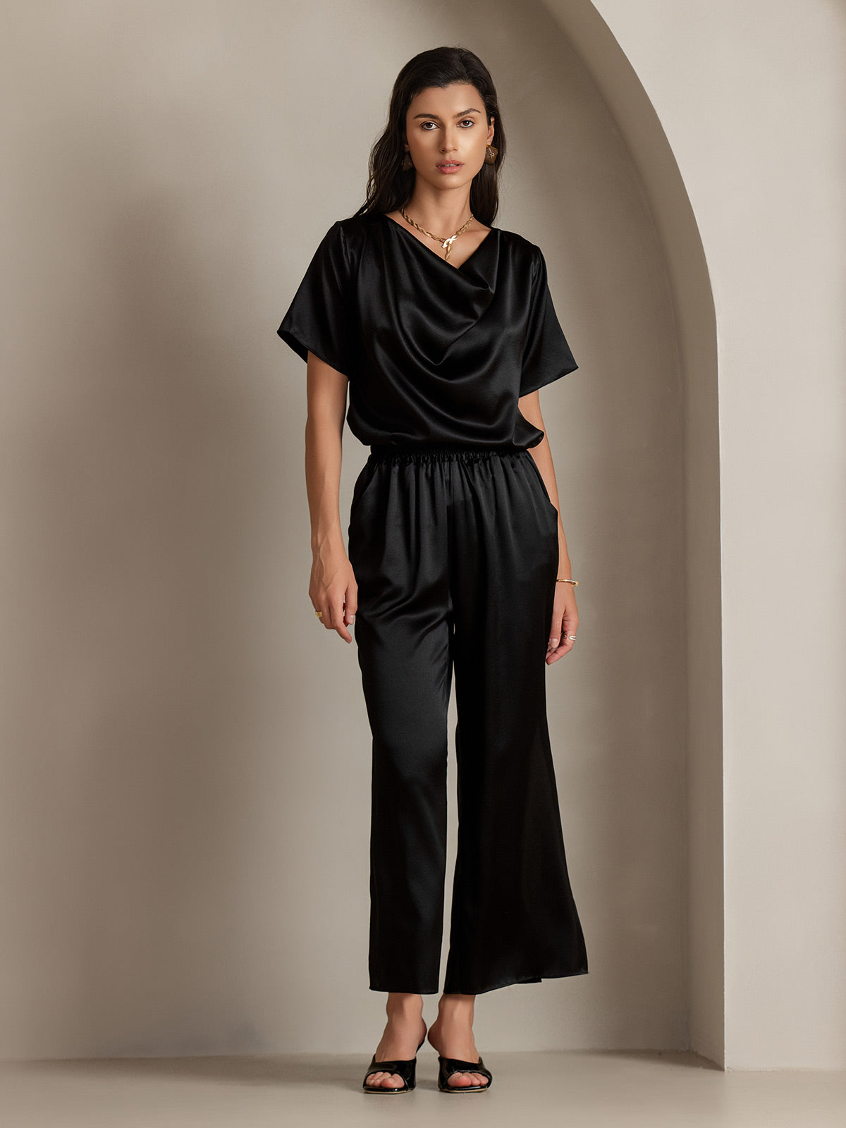 [أسود] SilkSilky-SA 19Momme الحرير الأكمام القصيرة فتحة عنق بثنيات ملفوفة بلوزة 006