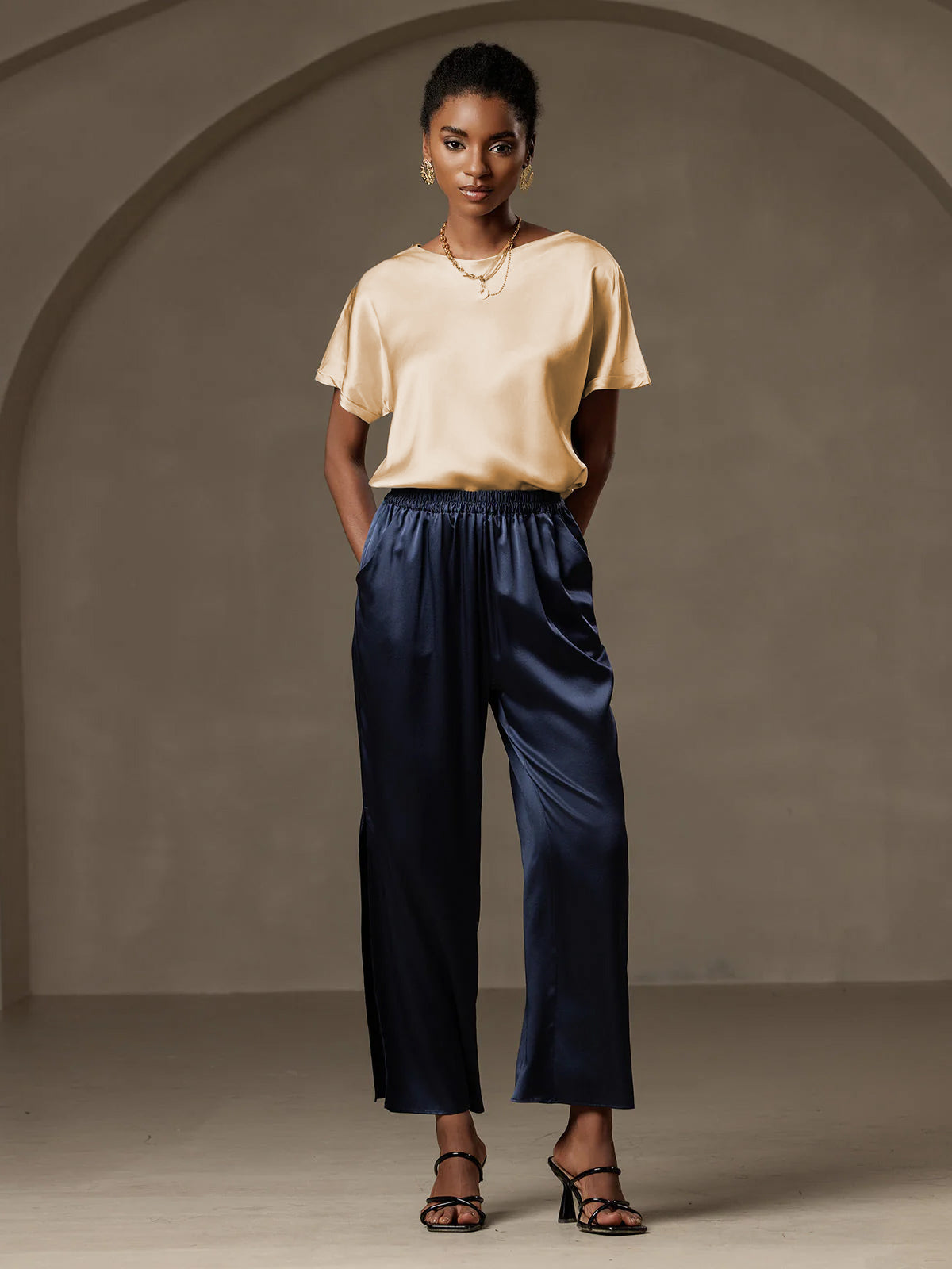 [شامبانيا] SilkSilky-SA 19Momme الحرير الأكمام القصيرة رقبة مستديرة تي شيرت نسائية 012