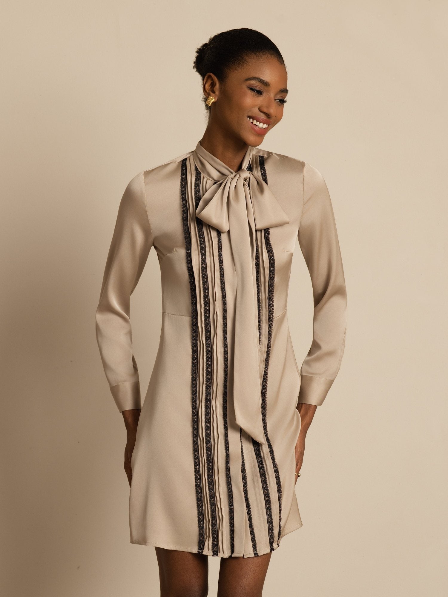 [تان(بنيفاتح)] SilkSilky-SA 19Momme الحرير الأكمام الطويلة ياقة قابلة للربط فساتين نسائية 004