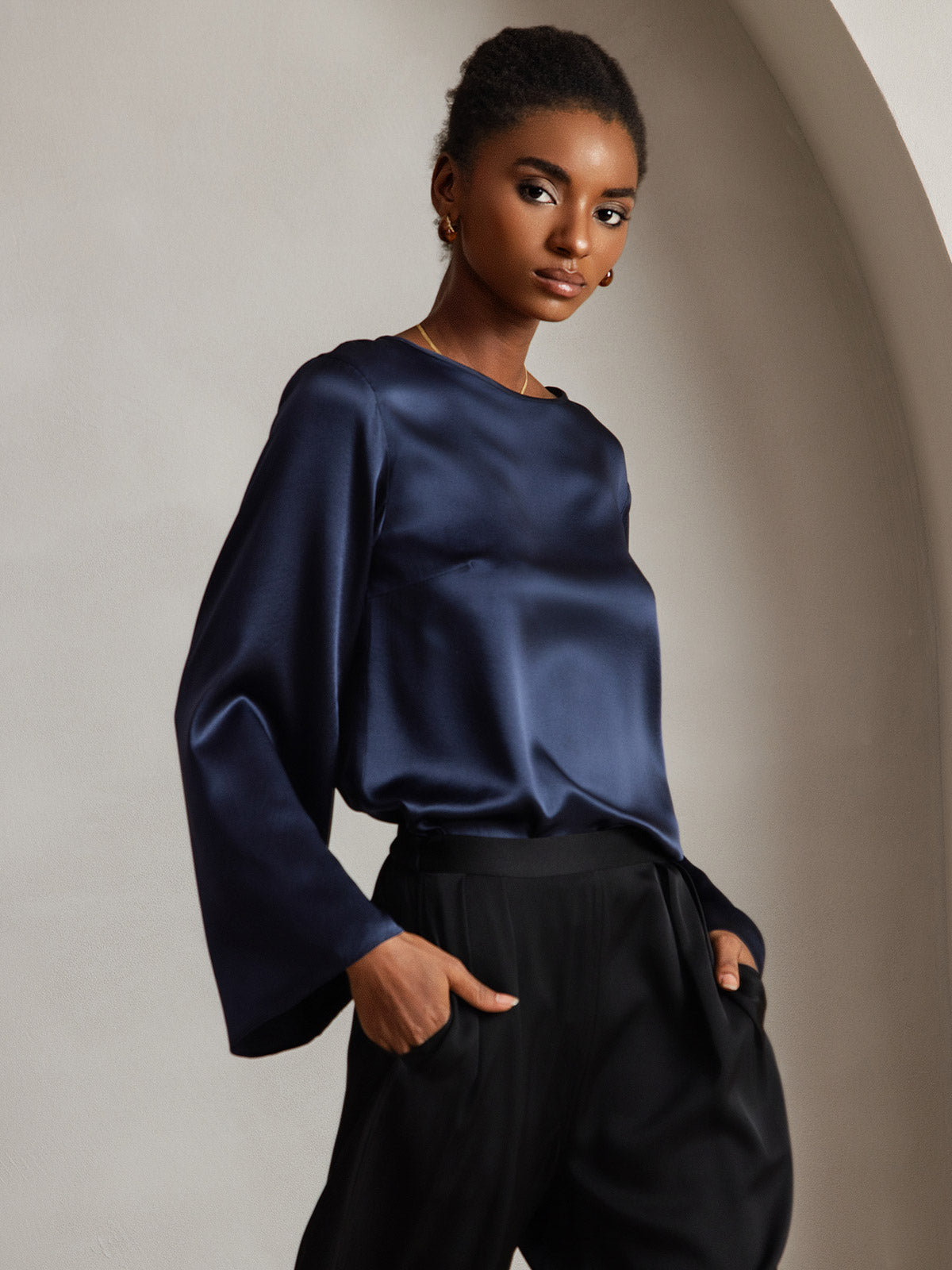 [أزرق غامق] SilkSilky-SA 19Momme الحرير الأكمام الطويلة رقبة مستديرة بلوزة 001