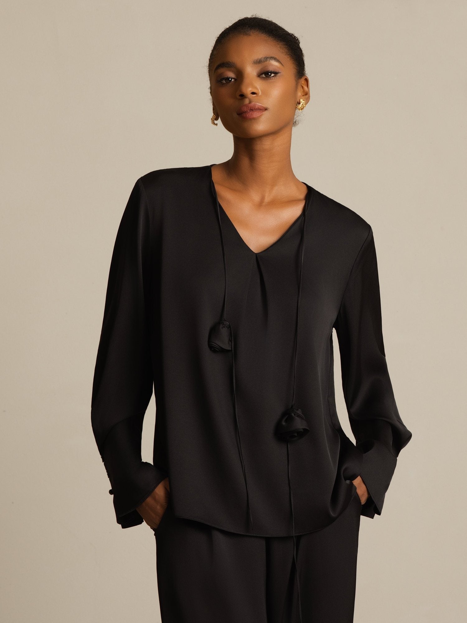 [أسود] SilkSilky-SA 19Momme الحرير الأكمام الطويلة رقبة على شكل حرف V بلوزة 001