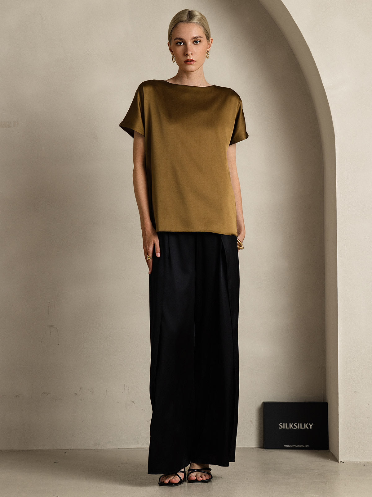 [بني] SilkSilky-SA 19Momme الحرير الأكمام القصيرة رقبة مستديرة تي شيرت نسائية 007