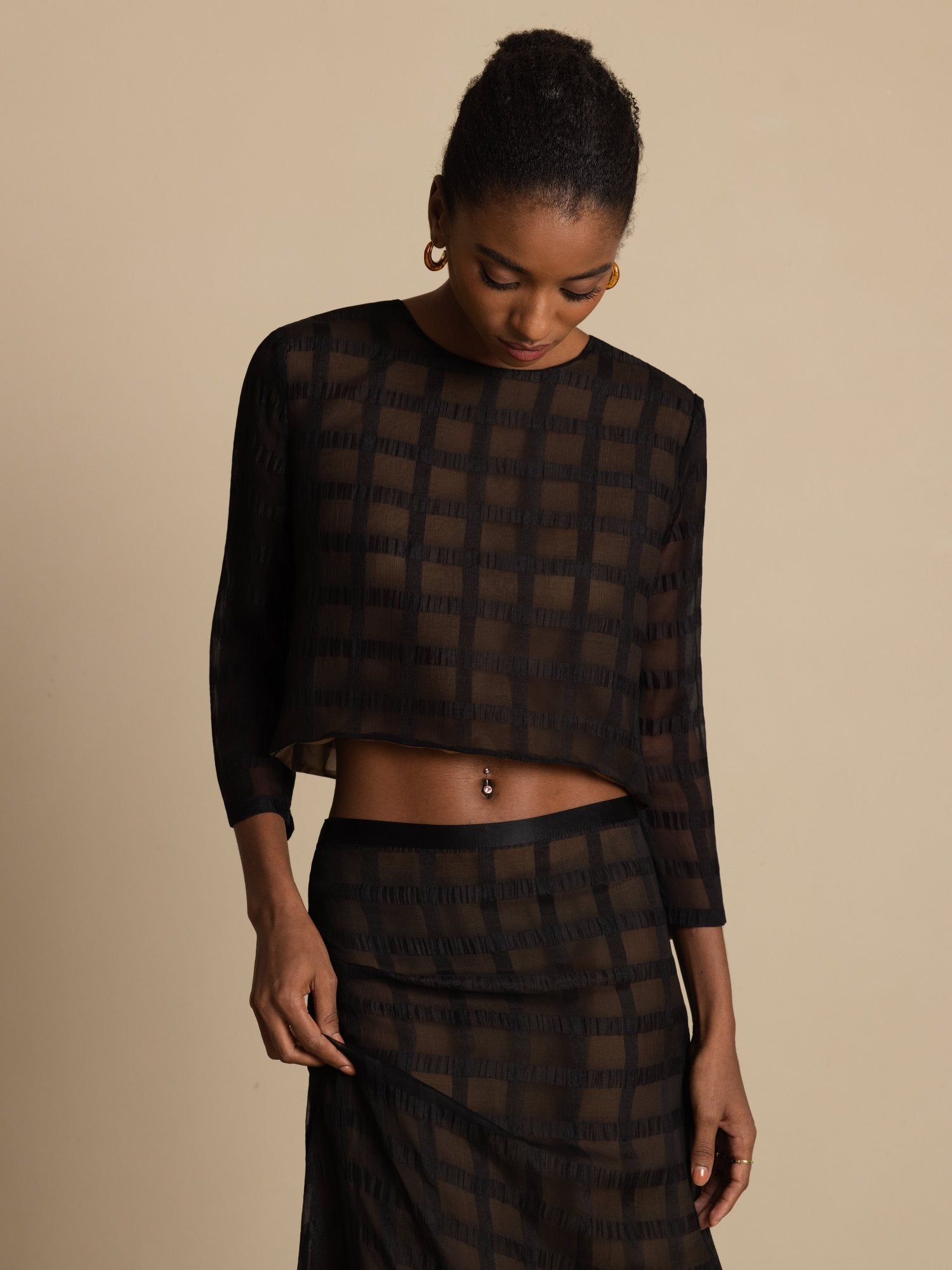 [أسود] SilkSilky-SA الحرير الخالص الأكمام الطويلة رقبة مستديرة Women''s Outfit Sets 007