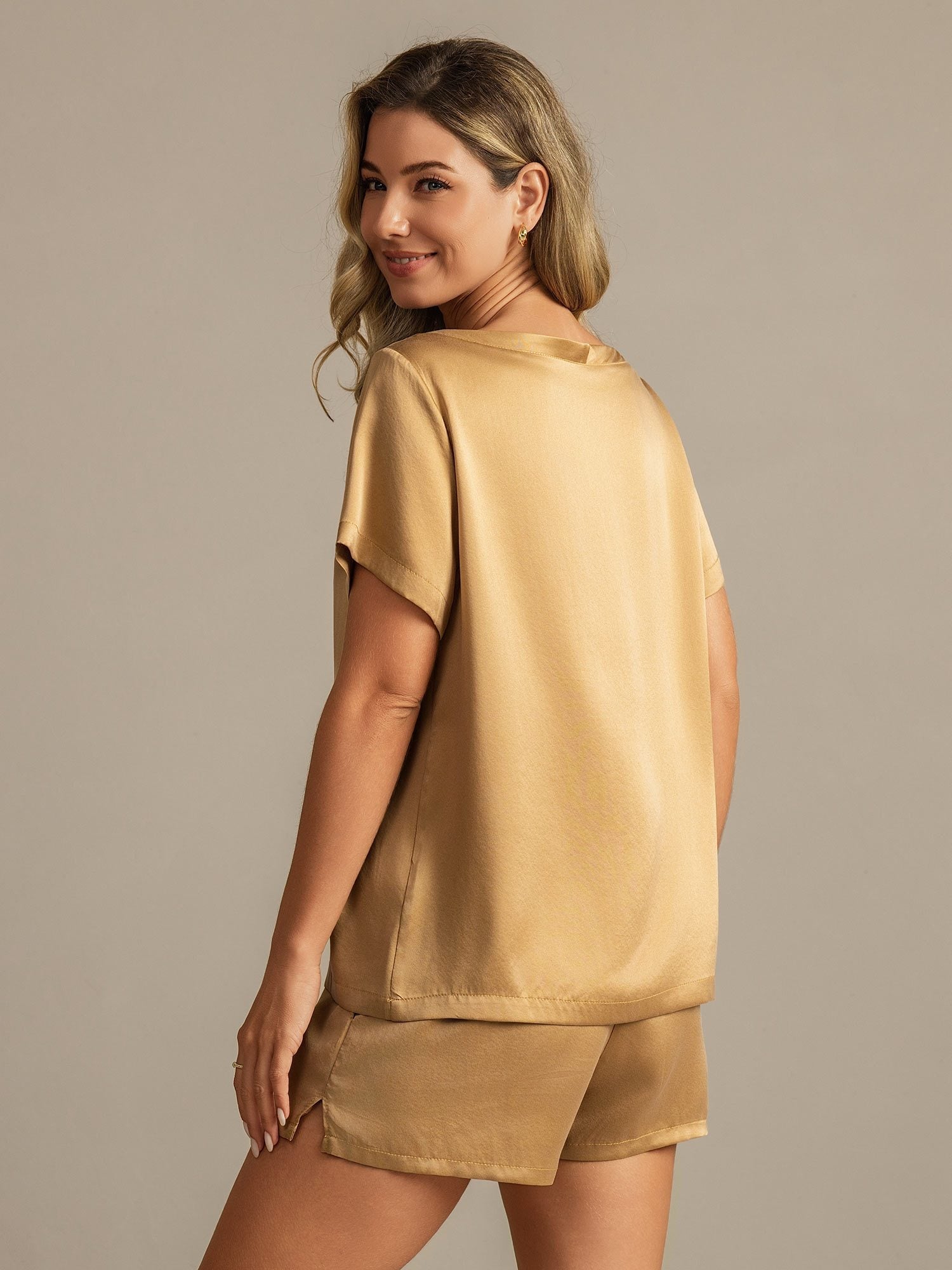 [تان(بنيفاتح)] SilkSilky-SA 19Momme الحرير رقبة مستديرة طقم بيجامة نسائي 002