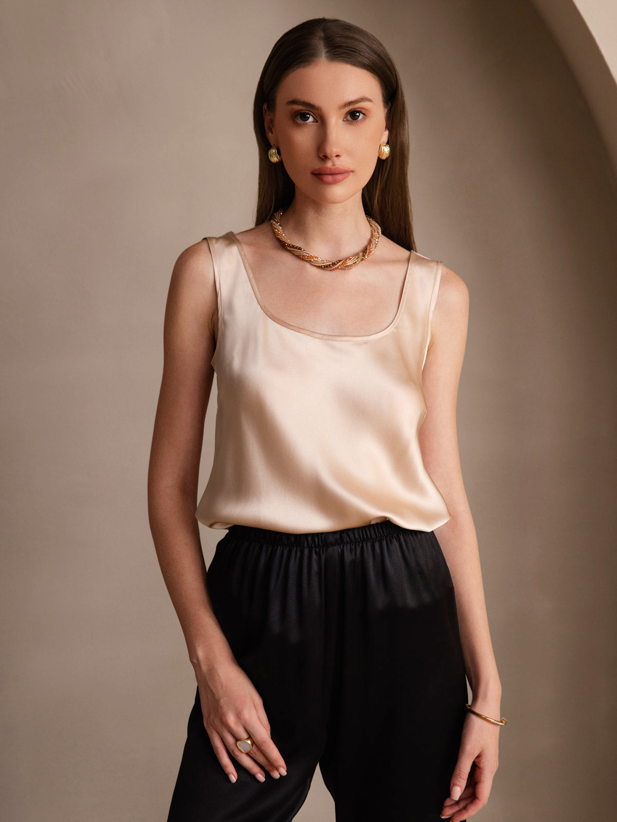 [شامبانيا] SilkSilky-SA 19Momme الحرير رقبة على شكل حرف U كامي 001,