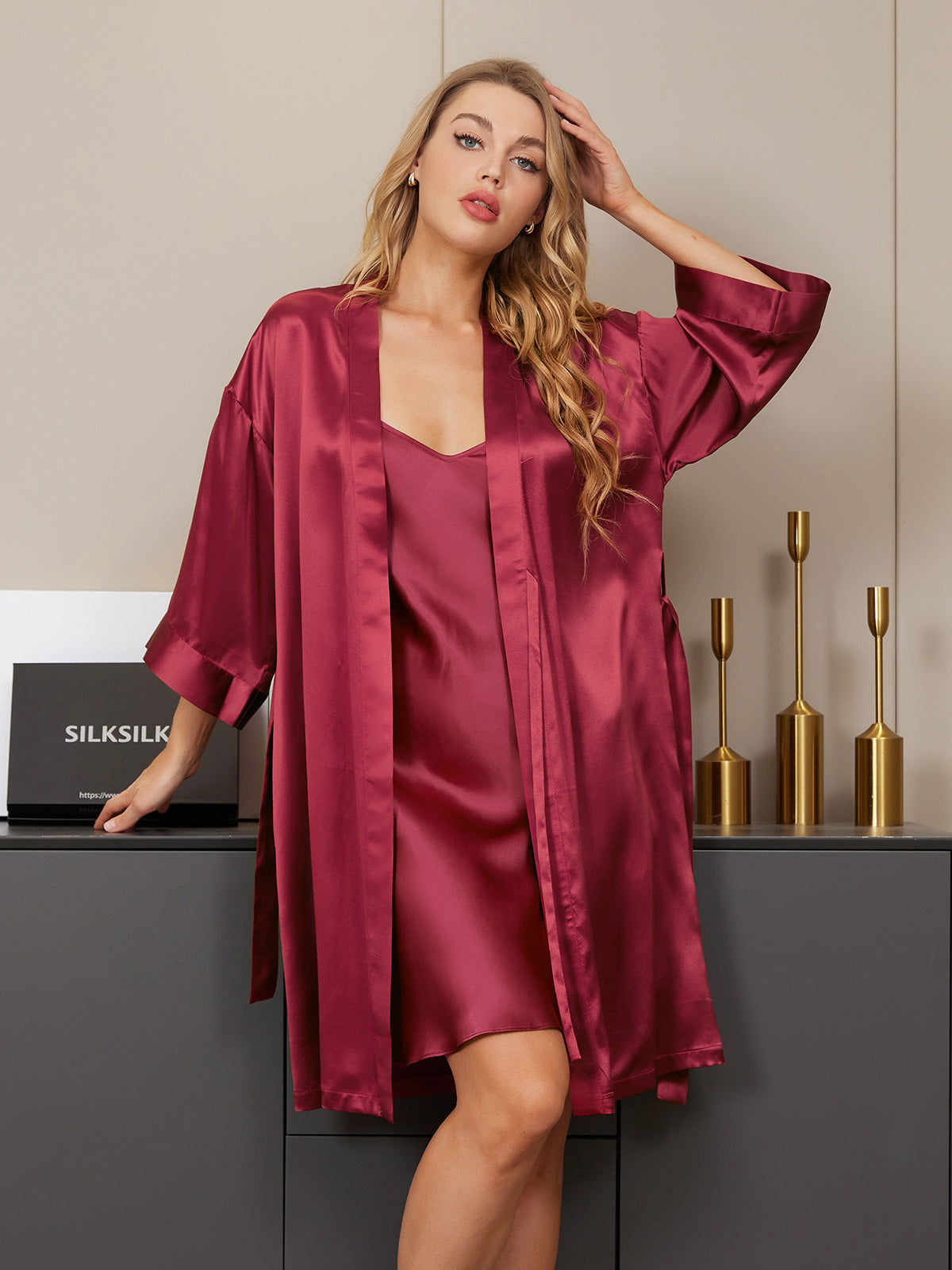 SilkSilky SA الحرير الخالص أكمام بثلاثة أرباع الأطوال Nightgown&Robe Set خمر 004