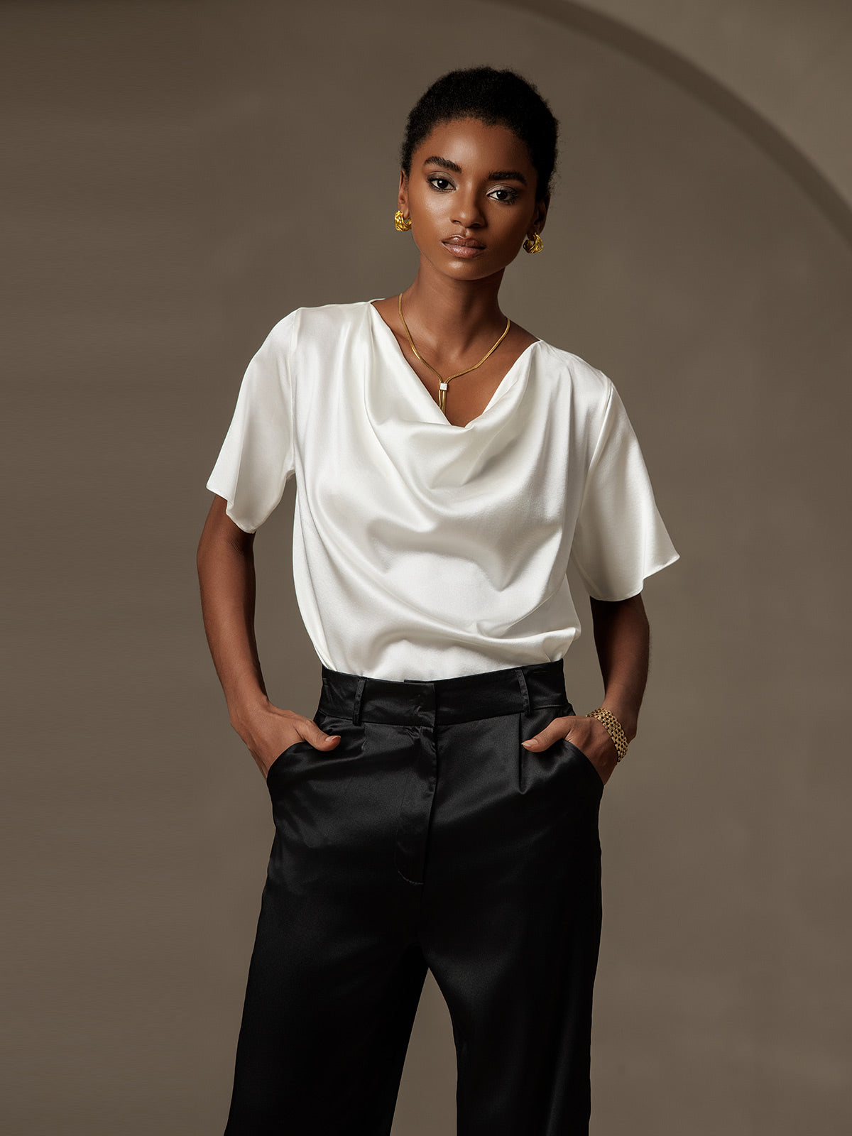 [أبيض] SilkSilky-SA 19Momme الحرير الأكمام القصيرة فتحة عنق بثنيات ملفوفة بلوزة 001