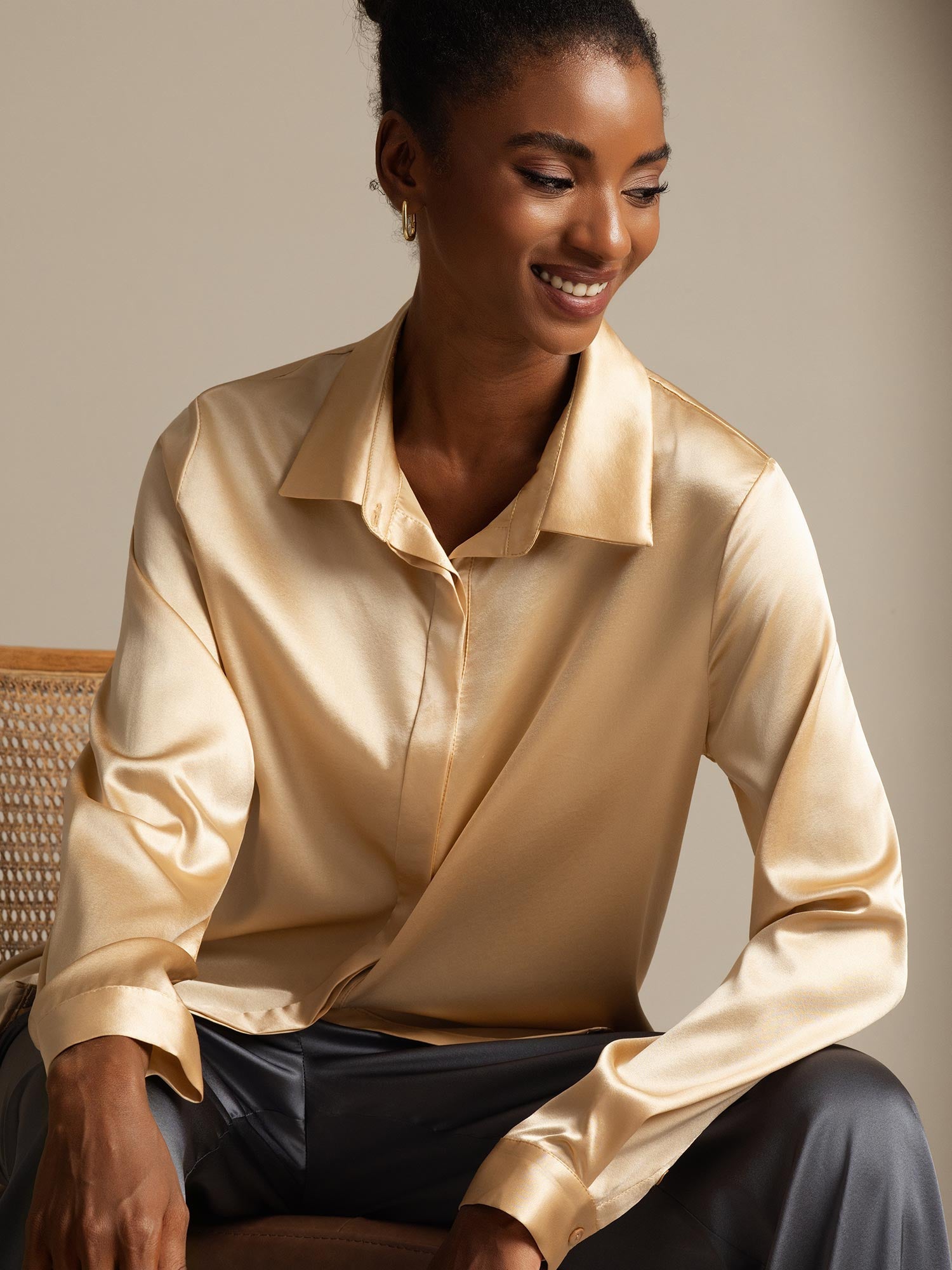 [شامبانيا] SilkSilky-SA 19Momme الحرير الأكمام الطويلة Lapel Collar بلايز نسائية 001