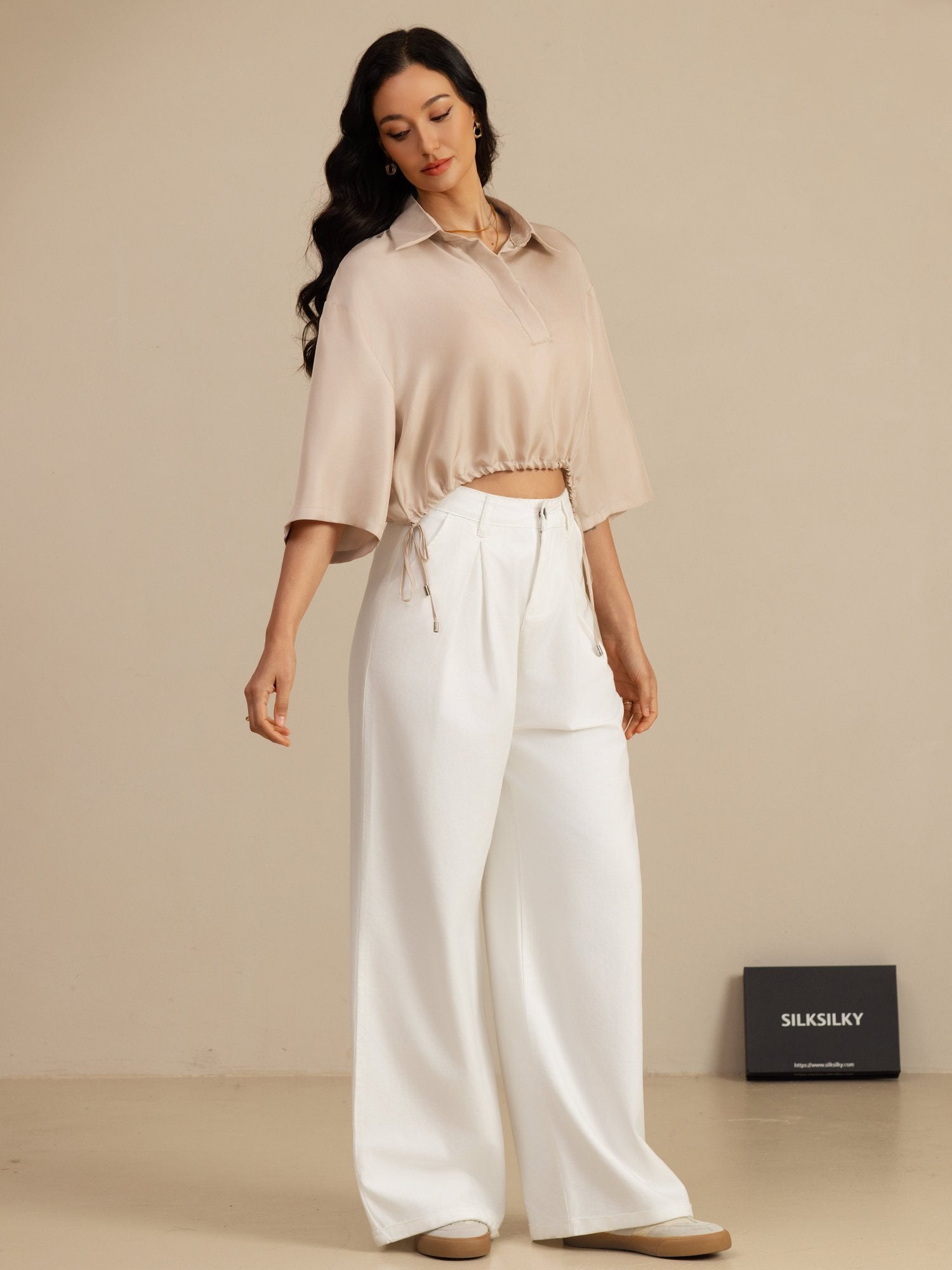[تان (بني فاتح)] SilkSilky-SA 18Momme نصف الأكمام ياقة بقلاب بلوزة 007