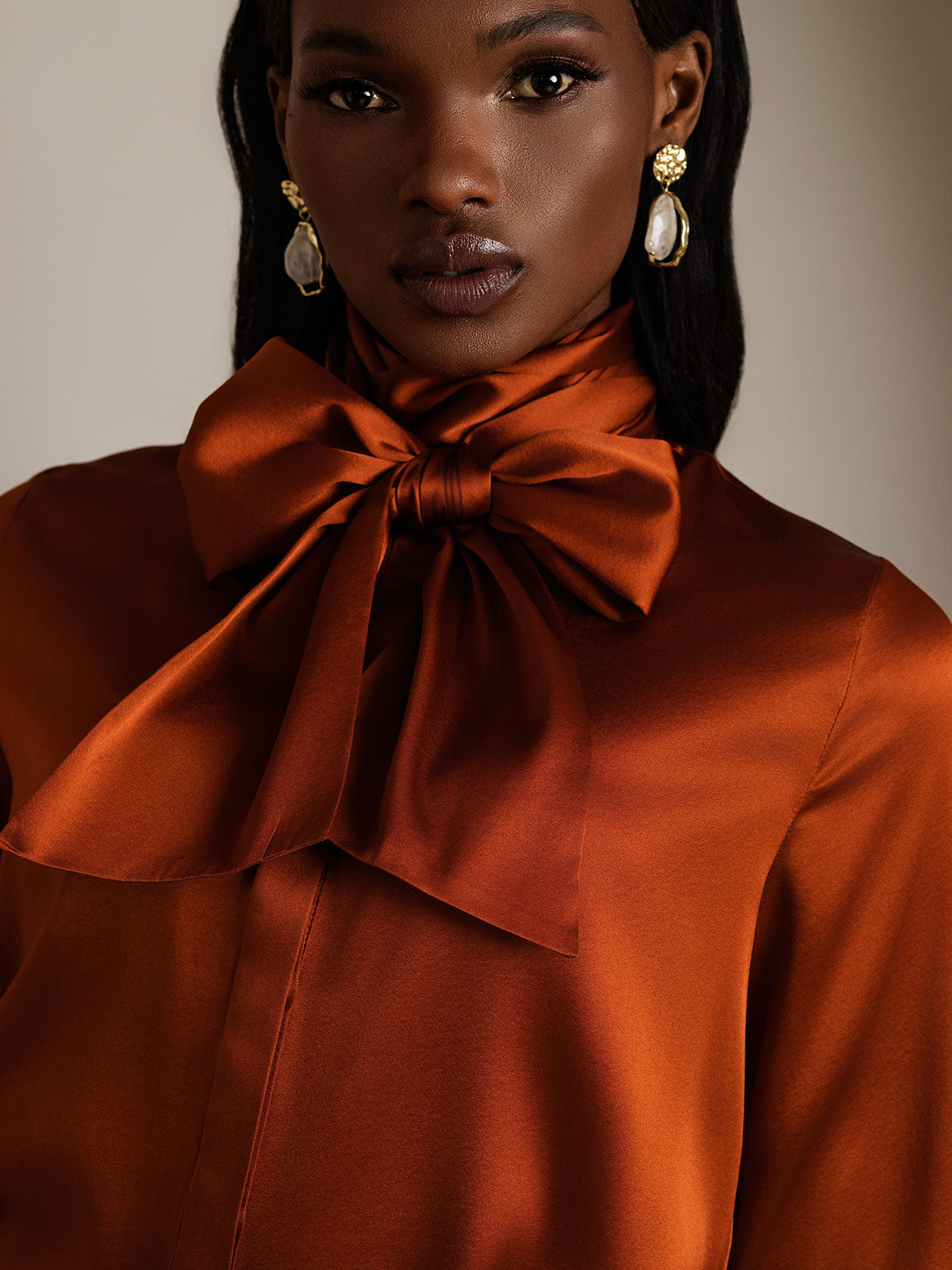 [الكراميل] SilkSilky-SA 19Momme الحرير الأكمام الطويلة تعادل الرقبة بلوزة 007