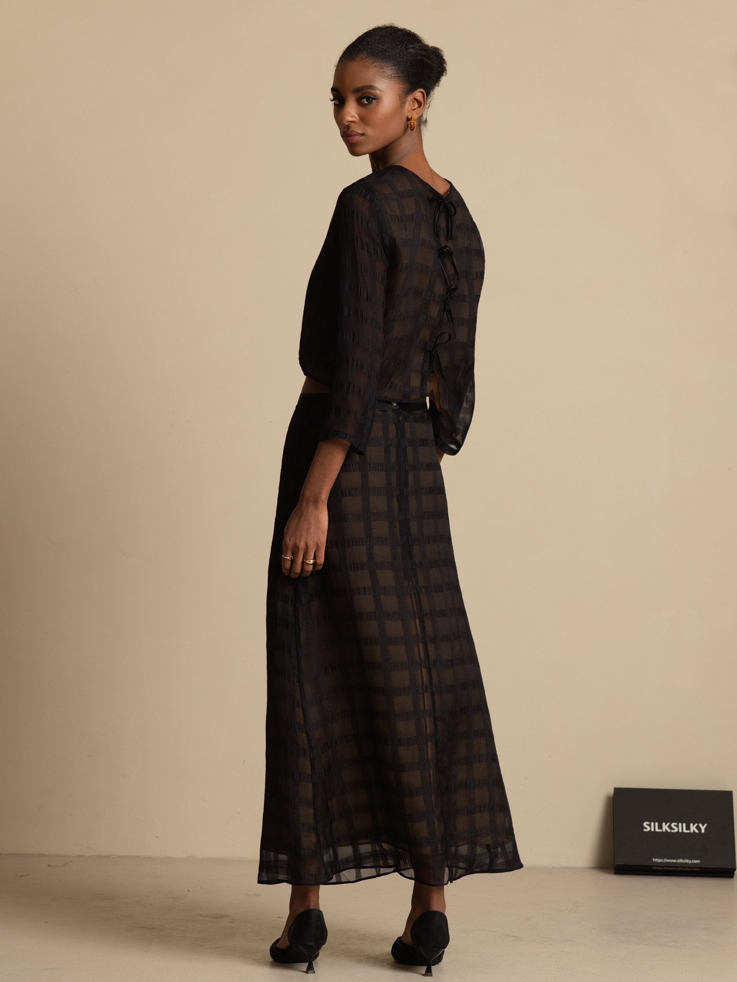 [أسود] SilkSilky-SA الحرير الخالص الأكمام الطويلة رقبة مستديرة Women''s Outfit Sets 002