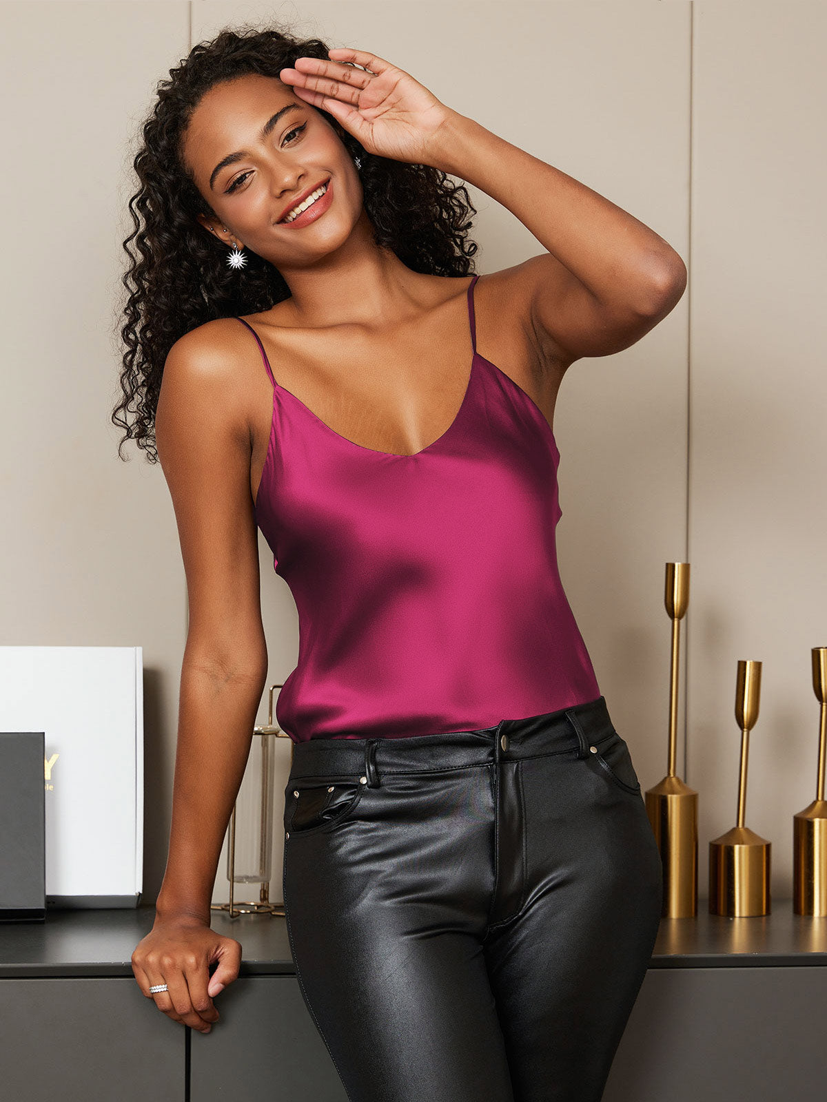 [ضارب الى الحمرة] SilkSilky-SA الحرير الخالص بدون أكمام رقبة على شكل حرف V كامي 001