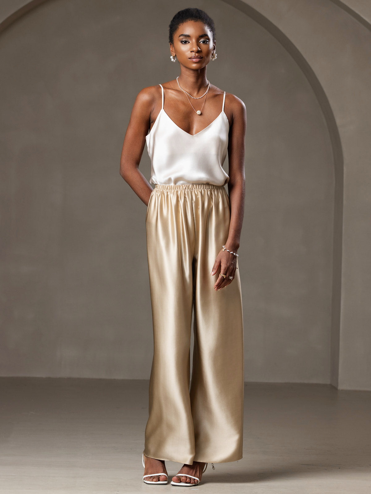 [اللون البيج] SilkSilky-SA الحرير الخالص رقبة على شكل حرف V كامي 007,