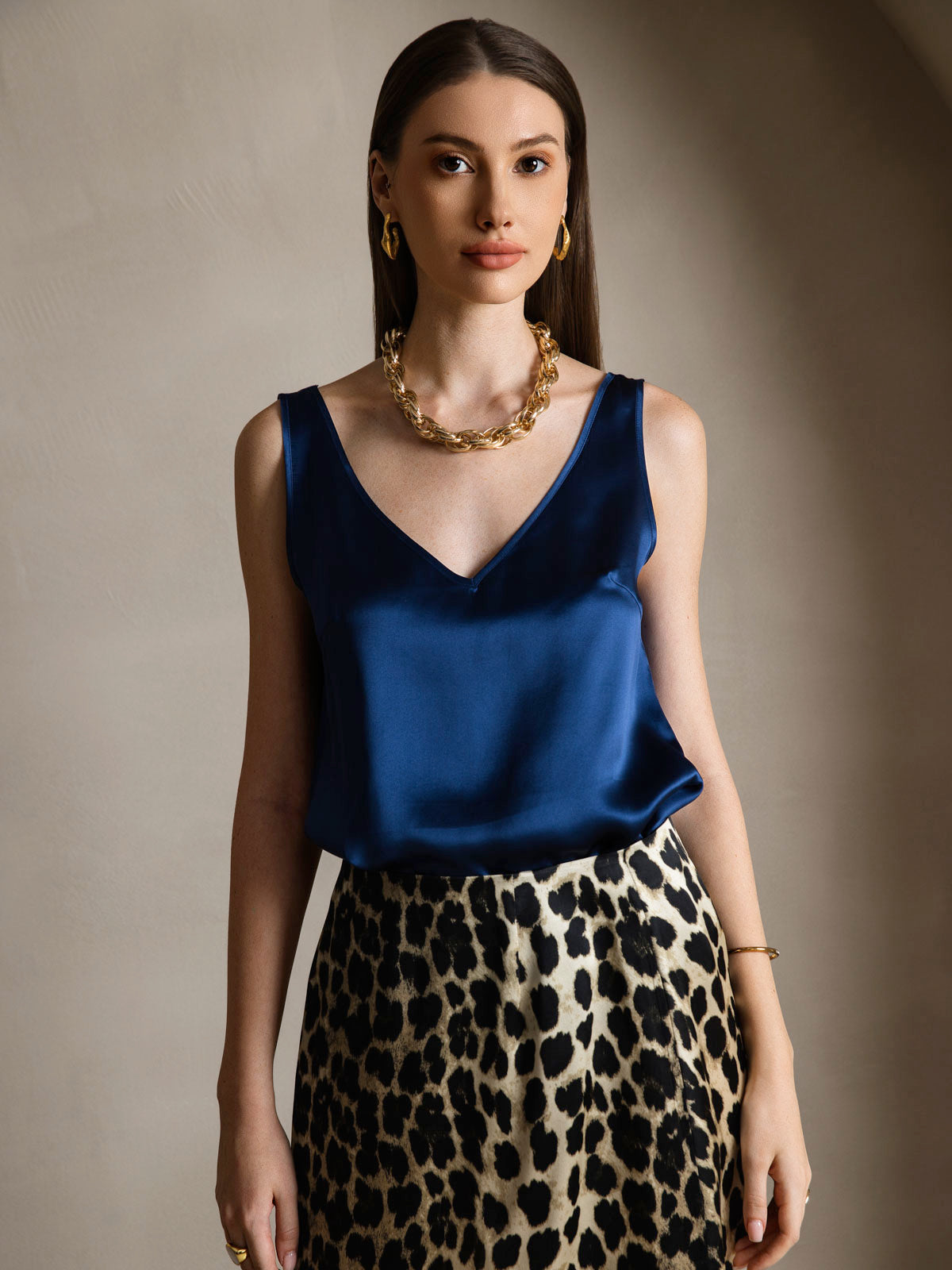 [أزرق غامق] SilkSilky-SA 19Momme الحرير رقبة على شكل حرف V كامي 004,