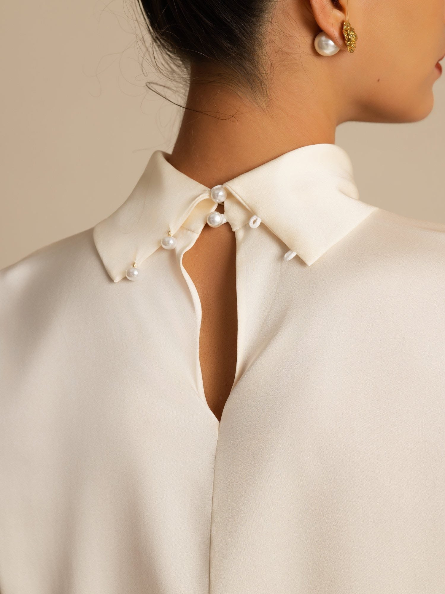 [شامبانيا] SilkSilky-SA 19Momme الحرير الأكمام الطويلة ياقة مدورة تي شيرت نسائية 004